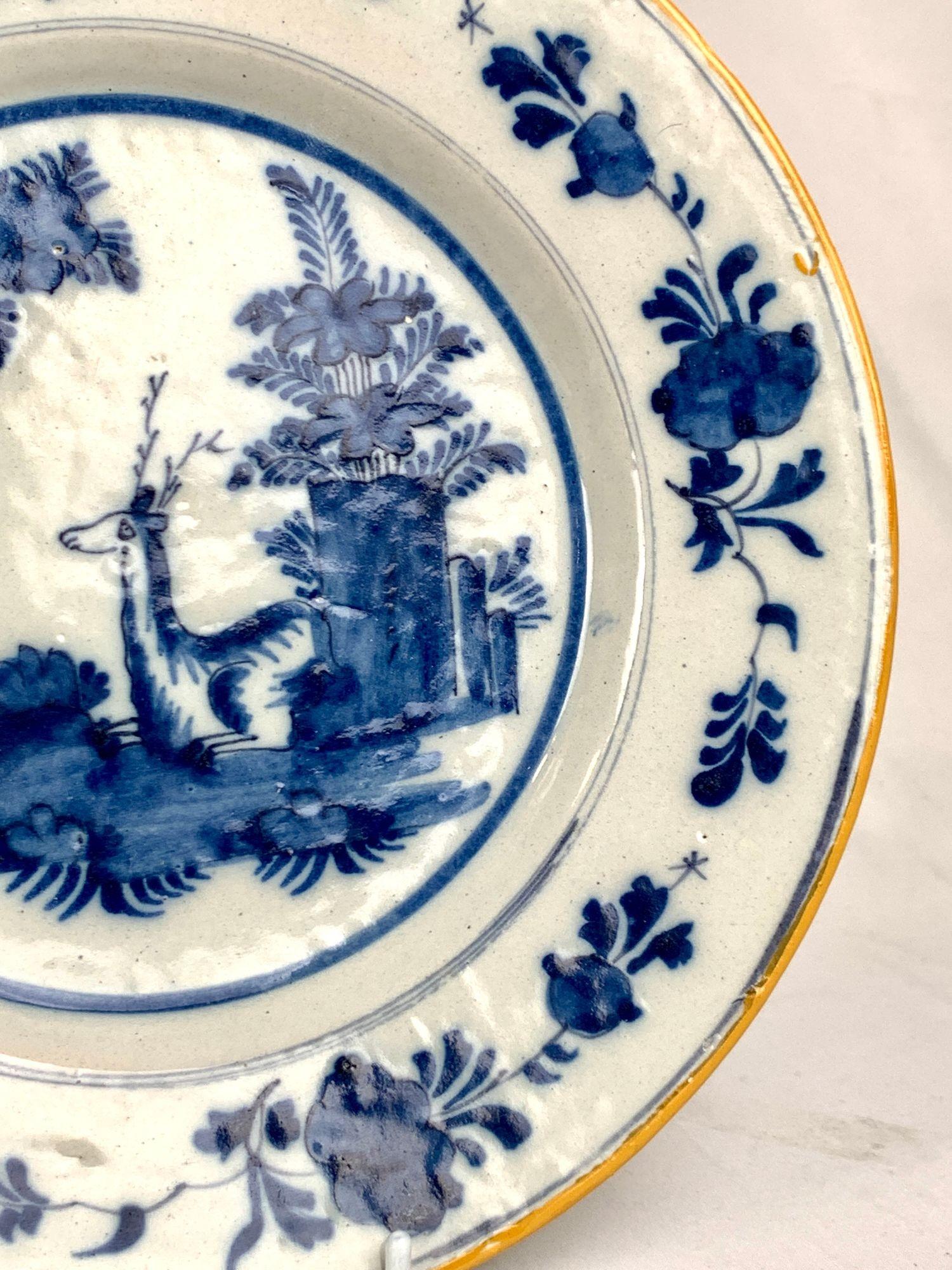 Set di 3 piatti antichi Delft blu e bianchi dipinti a mano Paesi Bassi Ca. 1800 in vendita 6