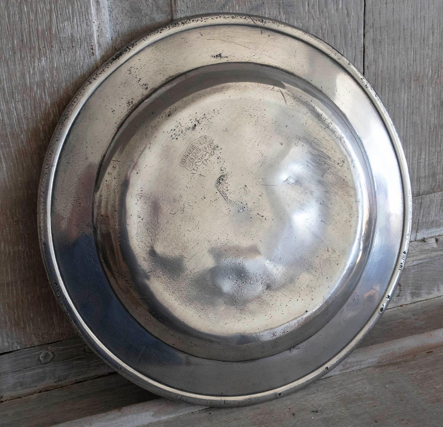 Set of 3 Antique Brightly Polished Pewter Plates, English, C.1800 In Good Condition For Sale In St Annes, Lancashire