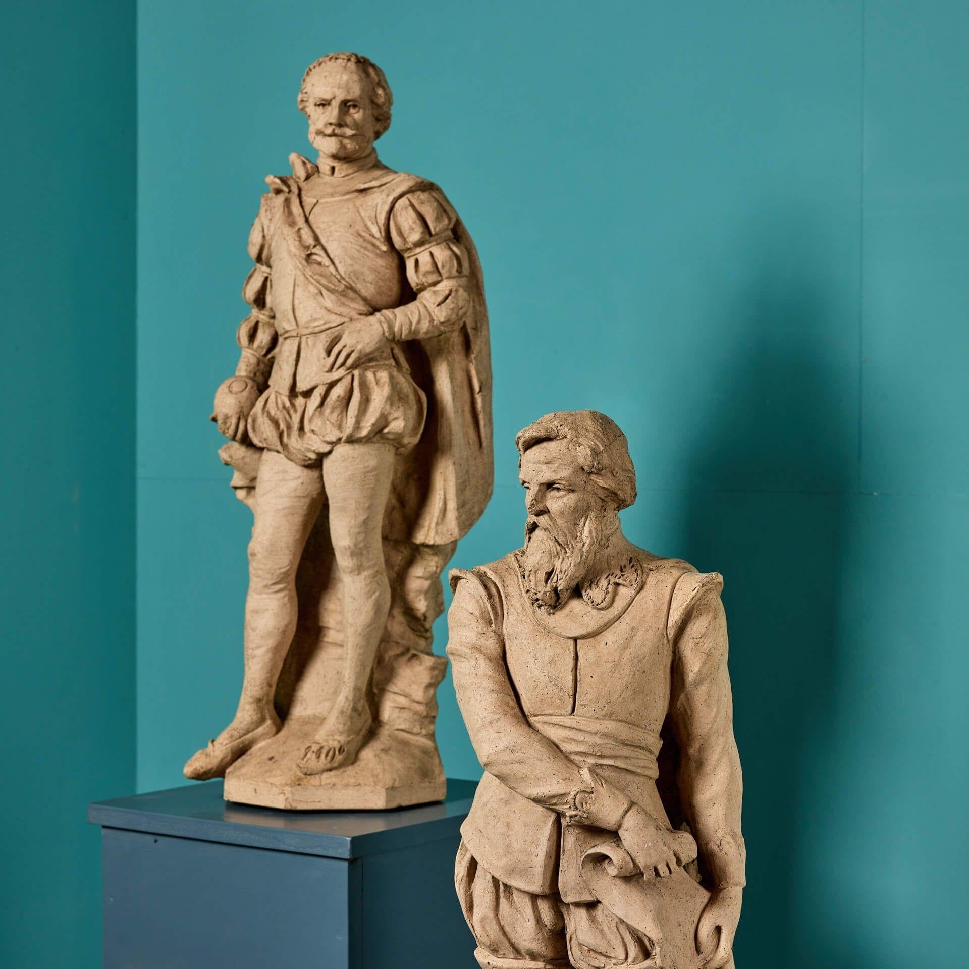 Set von 3 antiken englischen Statuen aus Buff-Terrakotta in Buff-Optik (Arts and Crafts) im Angebot