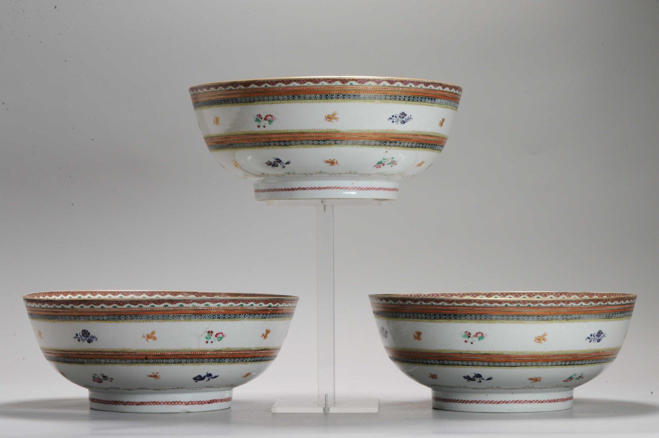 Un excellent et inhabituel ensemble de 3 bols pour le marché islamique. Qianlong ou Jiaqing à notre avis.

Ces bols sont tous ornés d'une très belle et inhabituelle décoration.


Condit
2 bols avec une ligne à partir du bord et 1 bol avec une
