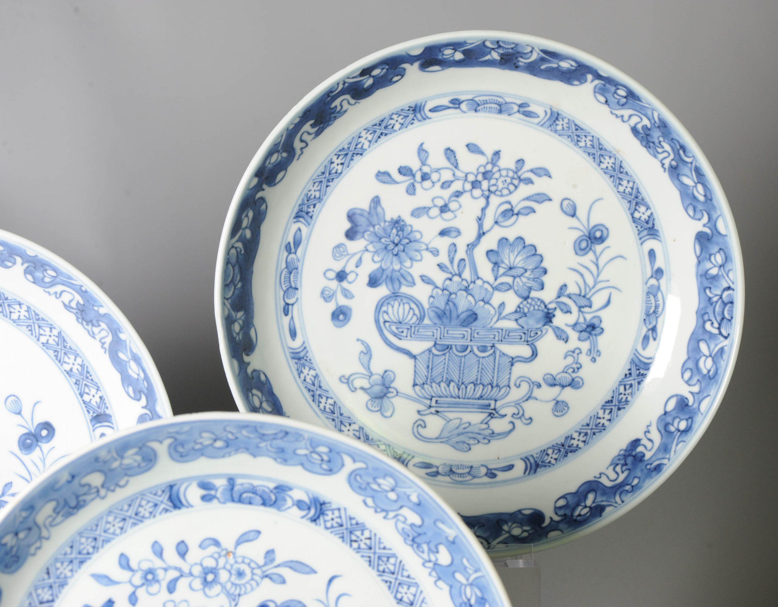 Qing Set of 3 Antique Chinese Porcelain Blue & White Dinner Plates, 18th Century For Sale