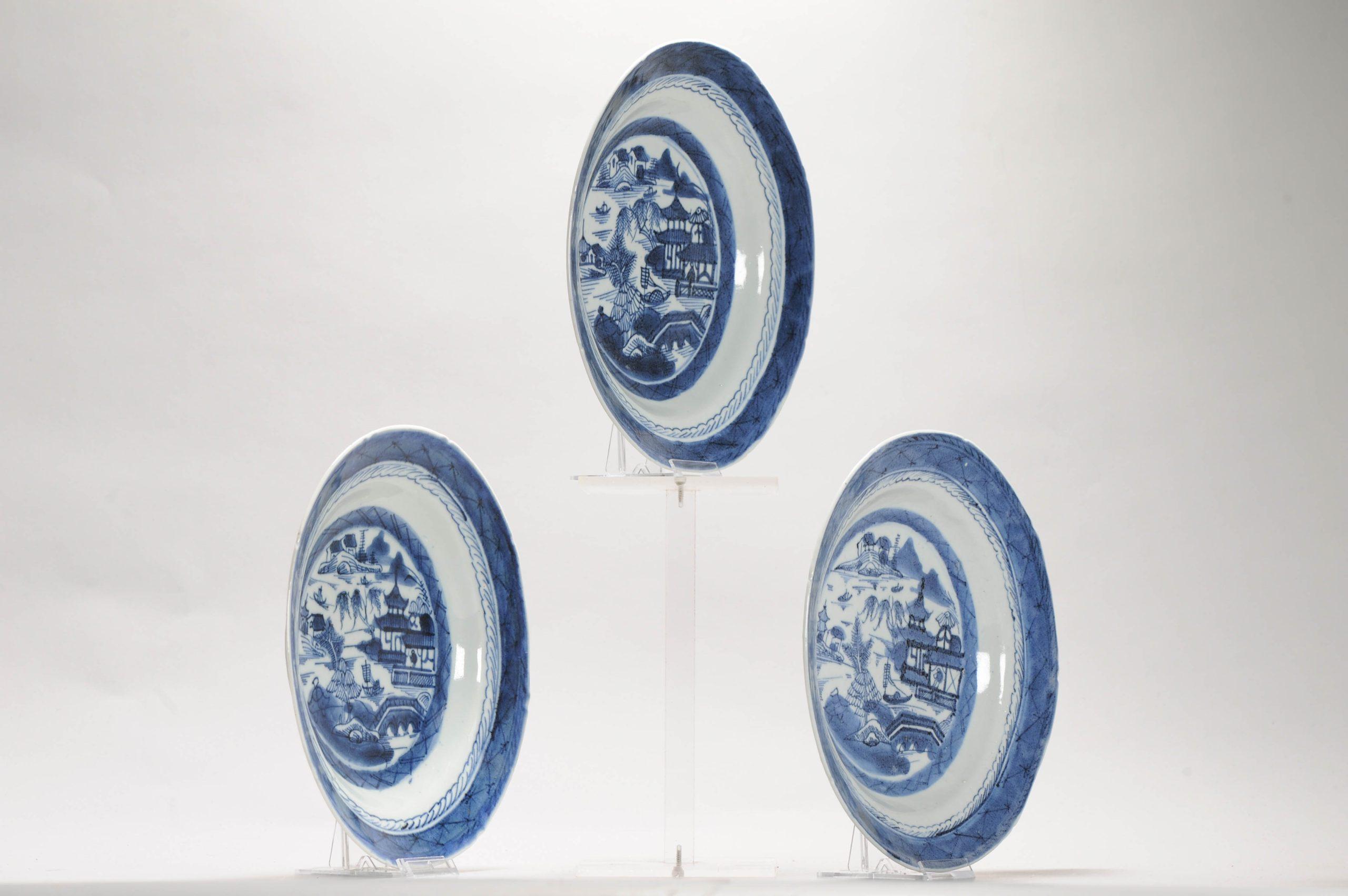 Un ensemble de 3 plats très joliment décorés du 18ème siècle.
scène de paysage.

Informations complémentaires :
MATERIAL : Porcelaine et poterie
Région d'origine : Chine
Période : XVIIIe siècle
Chine Période de la dynastie : Qing (1661 - 1912)
Type