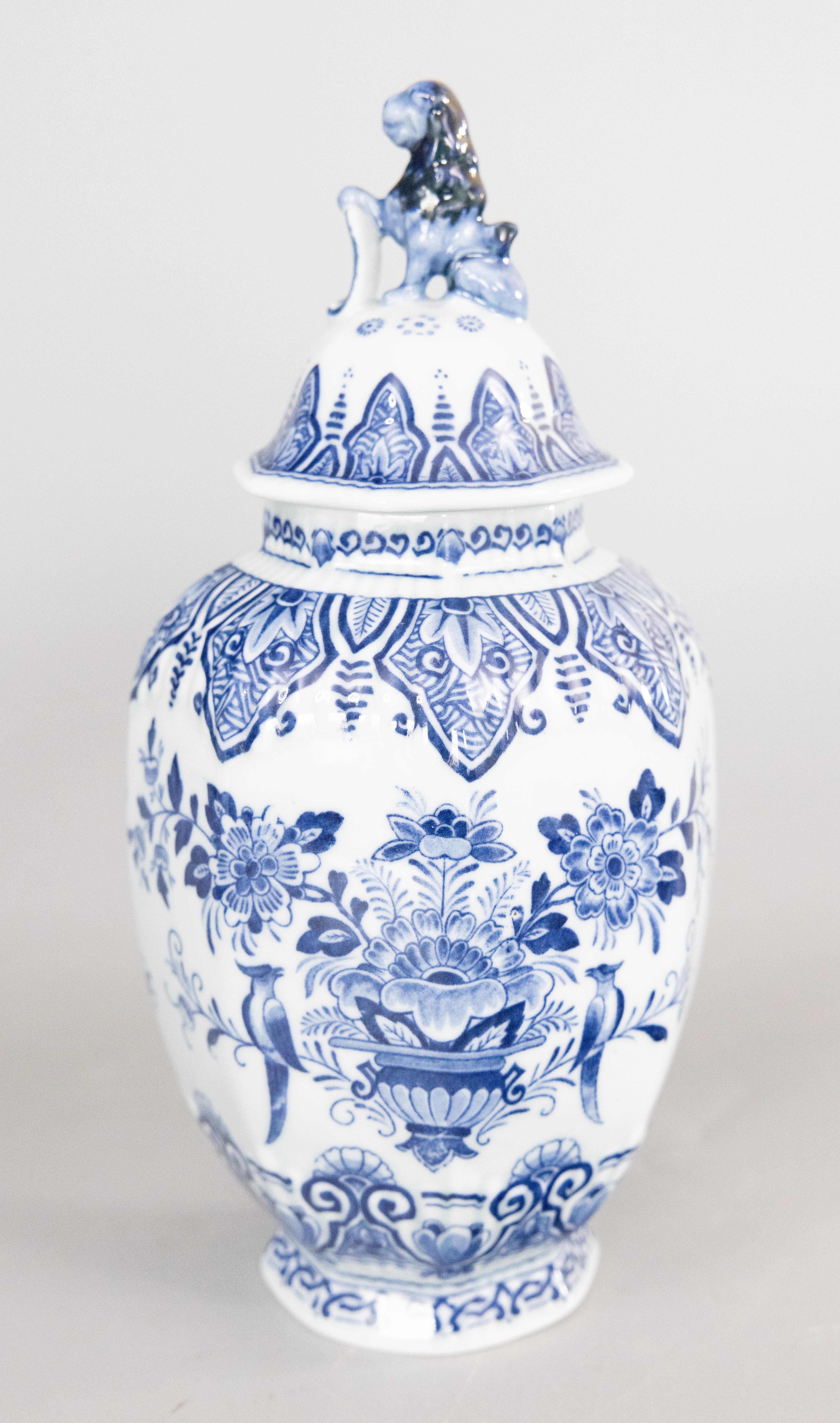 Cuit Ensemble de 3 vases hollandais anciens à garniture florale de Delft en vente