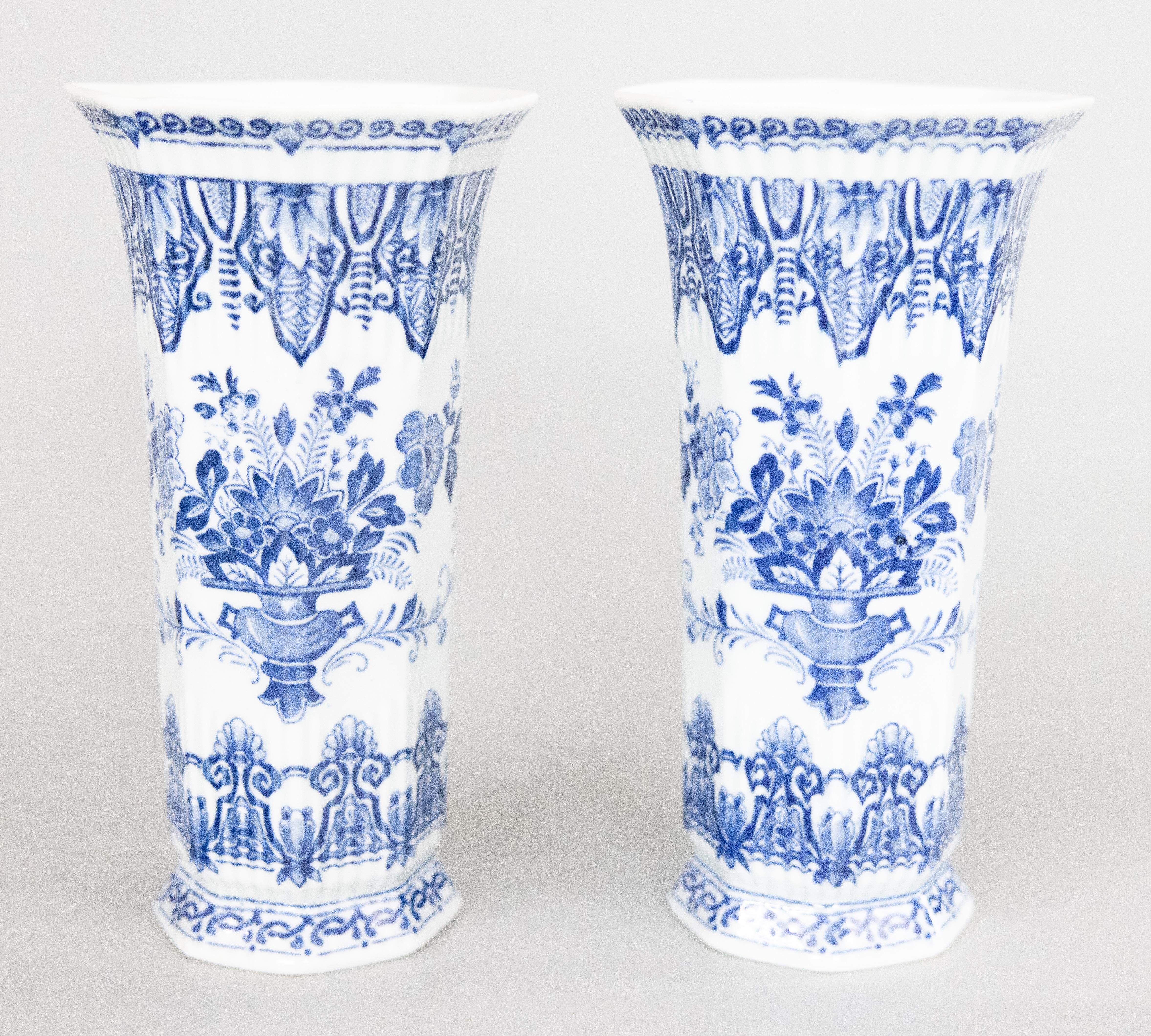 Ensemble de 3 vases hollandais anciens à garniture florale de Delft Bon état - En vente à Pearland, TX