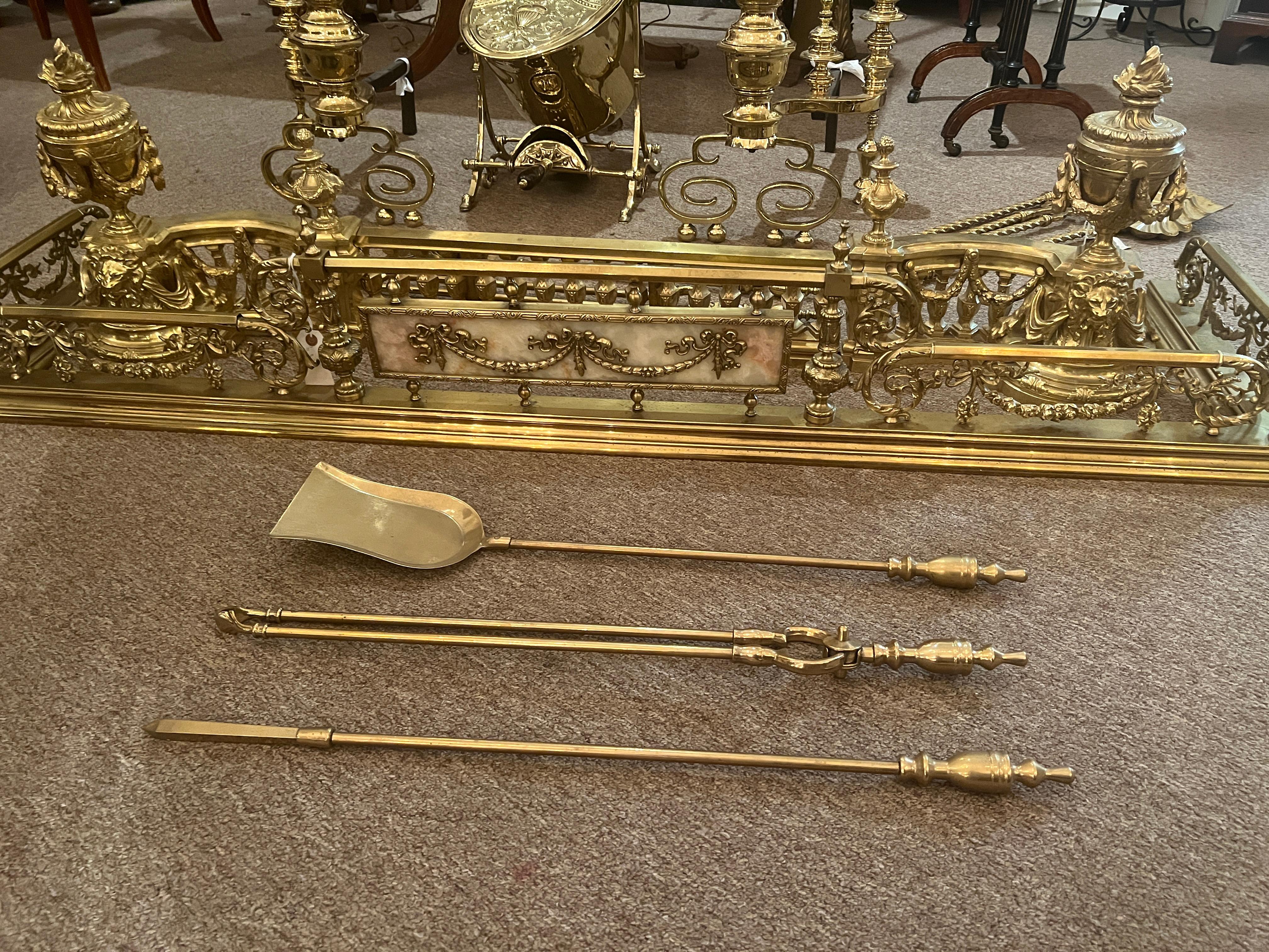 Ensemble de 3 outils de cheminée anglais anciens en laiton, vers les années 1890. en vente 1