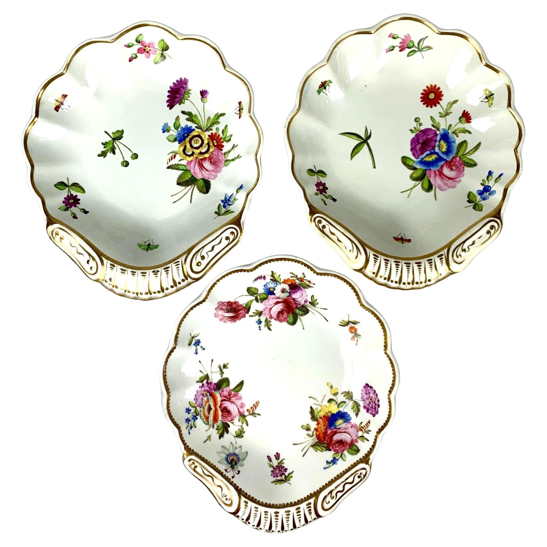Set di 3 piatti antichi inglesi a forma di conchiglia in perle CIRCA 1825