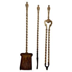 Ensemble de 3 outils de cheminée anglais anciens en laiton massif, datant d
environ 1890