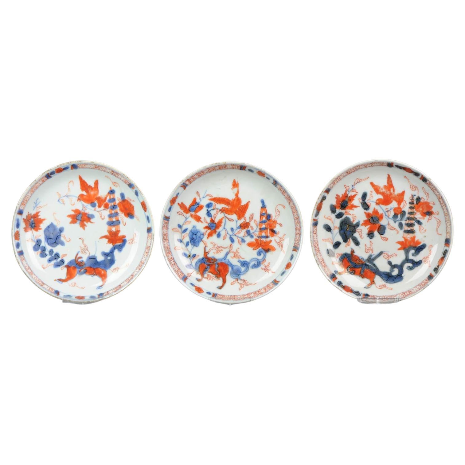 Ensemble de 3 plats Imari anciens Qing en porcelaine chinoise Imari, 18ème siècle