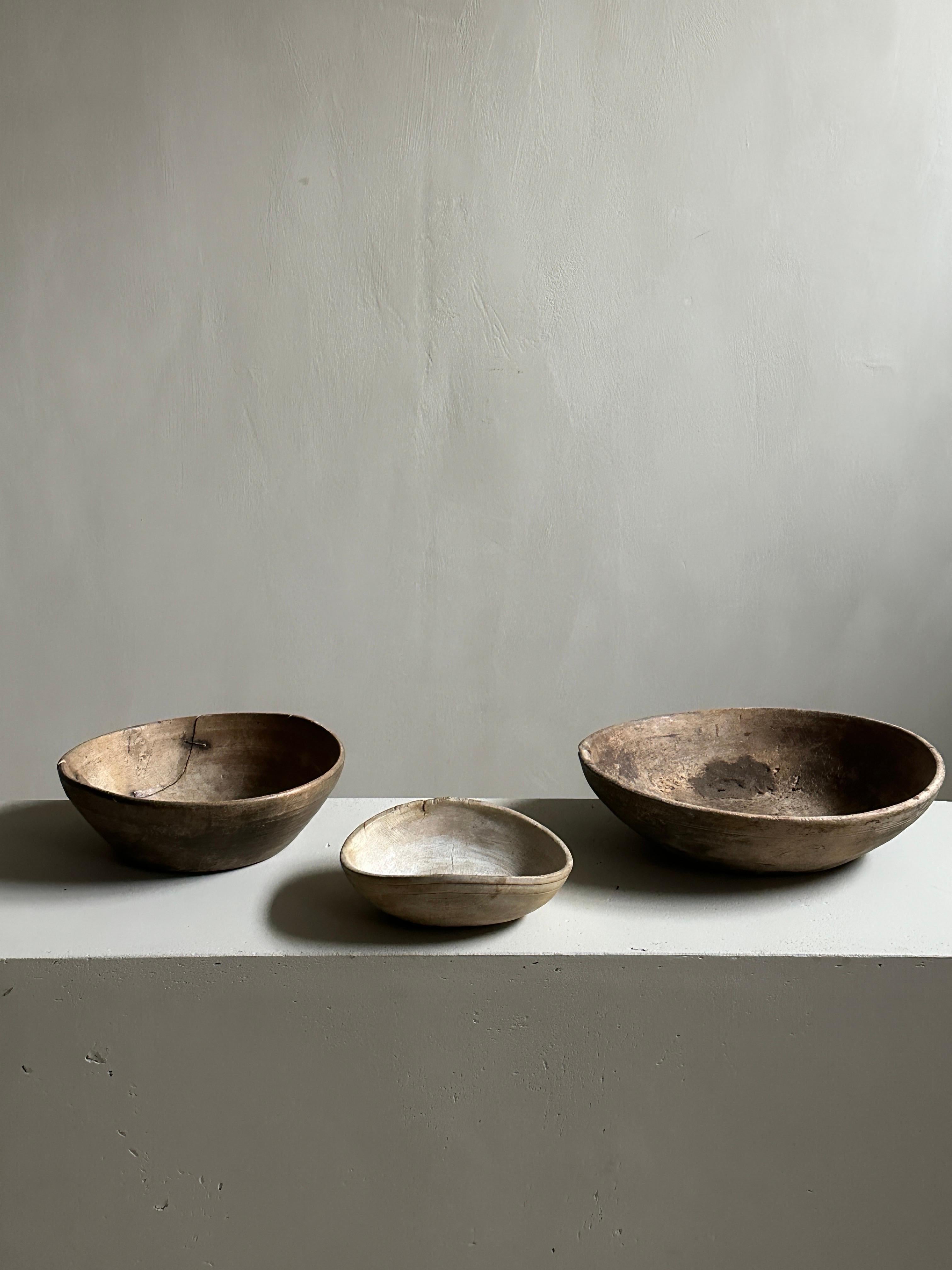 A set of 3 wooden wabi sabi root bowls from Scandinavia, circa 1800s. In good vintage condition showing beautiful patina from age and use. One of the bowls has an old repair. 

Measures: 
Largest: Ø: 33 cm, H: 9 cm
Medium: Ø: 26 cm, H: 8 cm