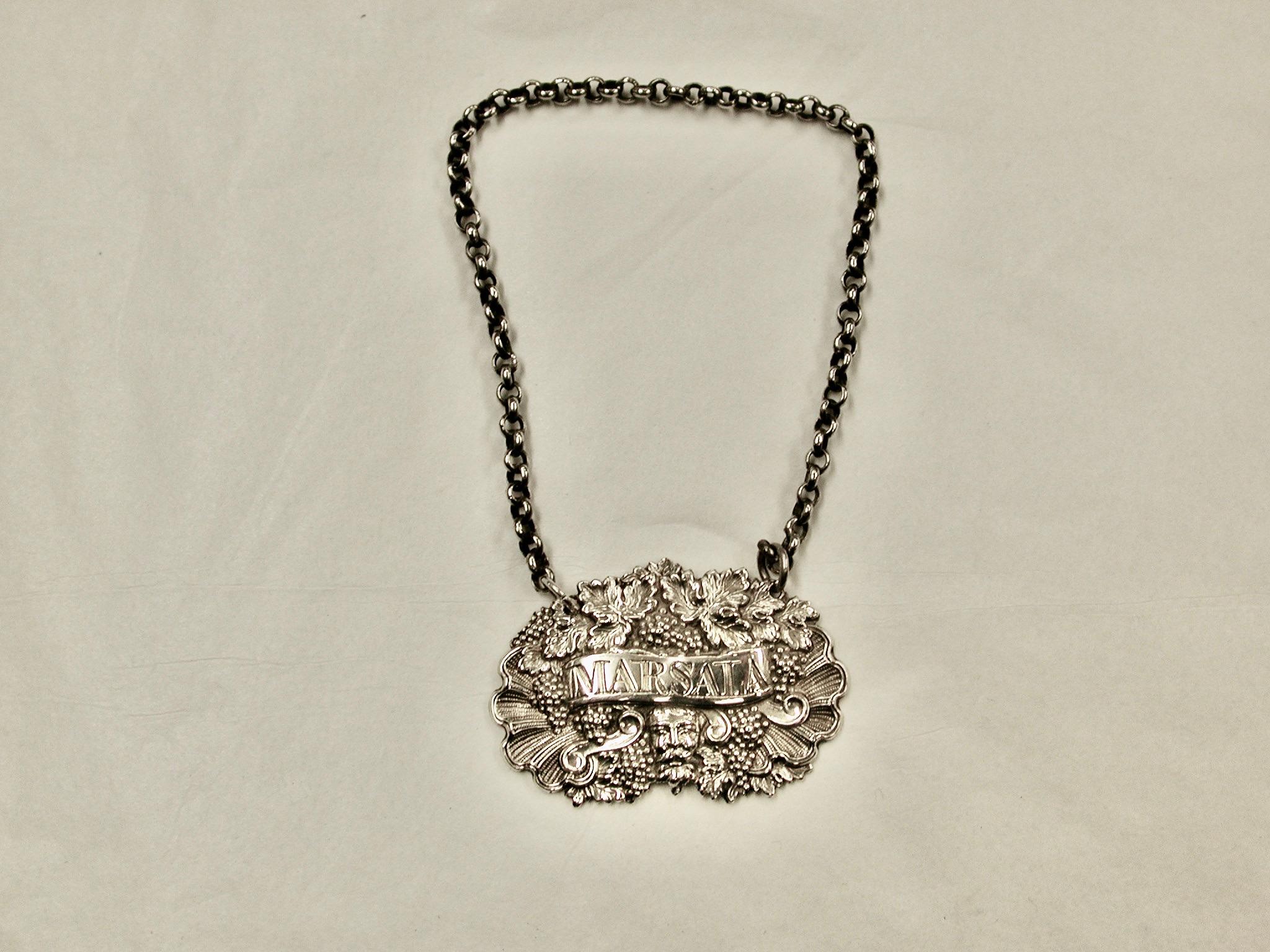 Guglielmo IV Set di 3 etichette per vino in argento antico di Taylor & Perry di Birmingham 1831/1838 in vendita