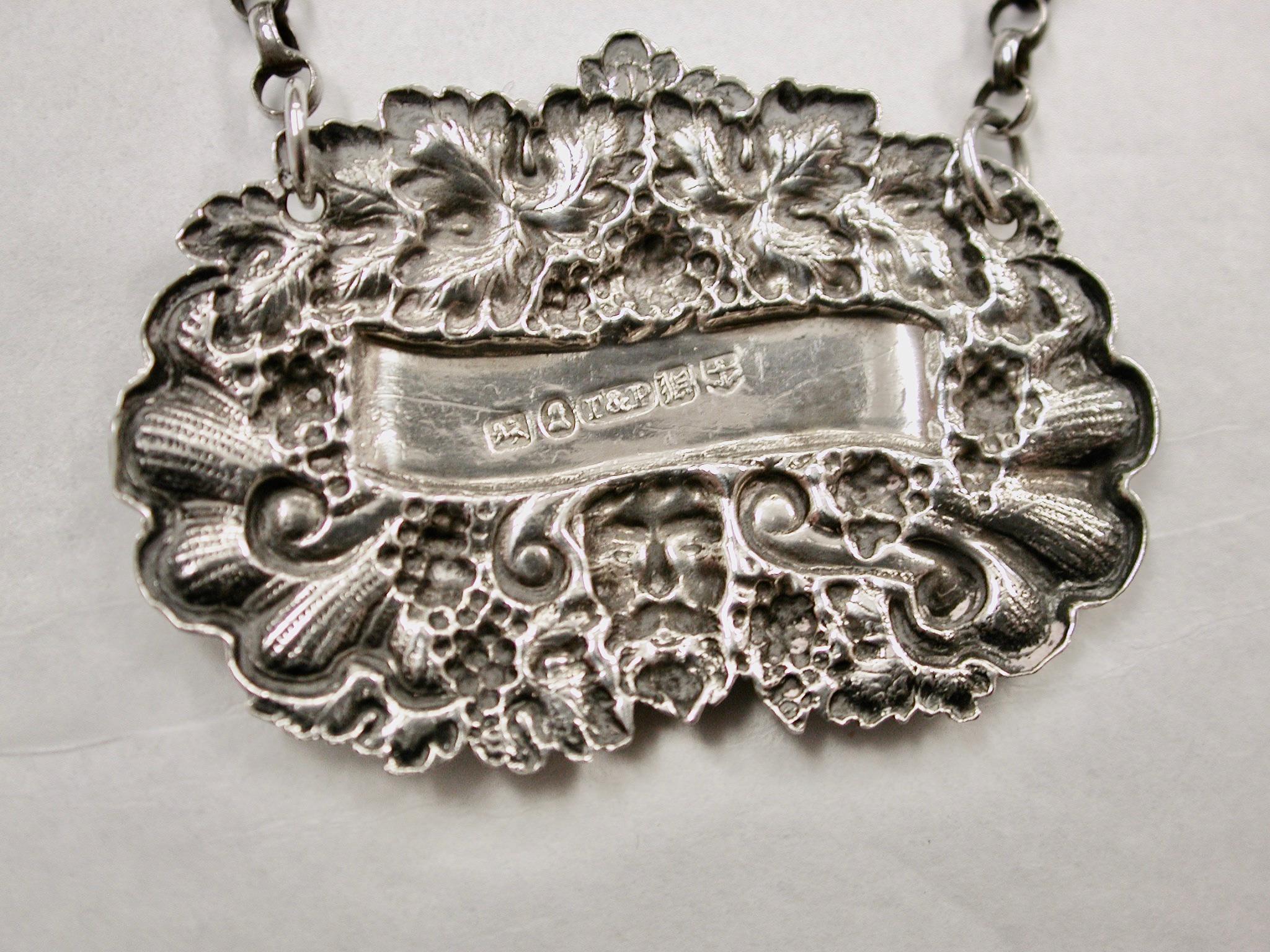 Set di 3 etichette per vino in argento antico di Taylor & Perry di Birmingham 1831/1838 In condizioni buone in vendita a London, GB