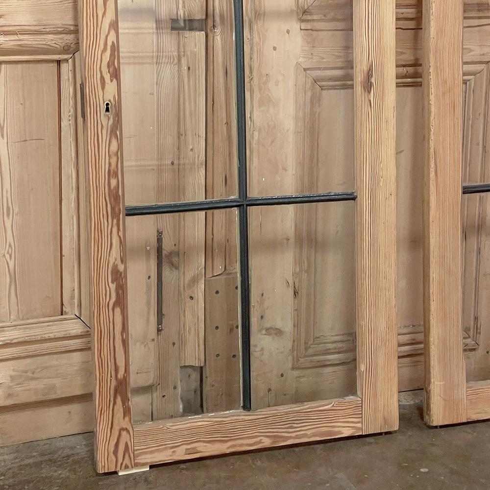 Set of 3 Antique Solid Pine Windows with Hand-Rolled Glass In Good Condition For Sale In Dallas, TX