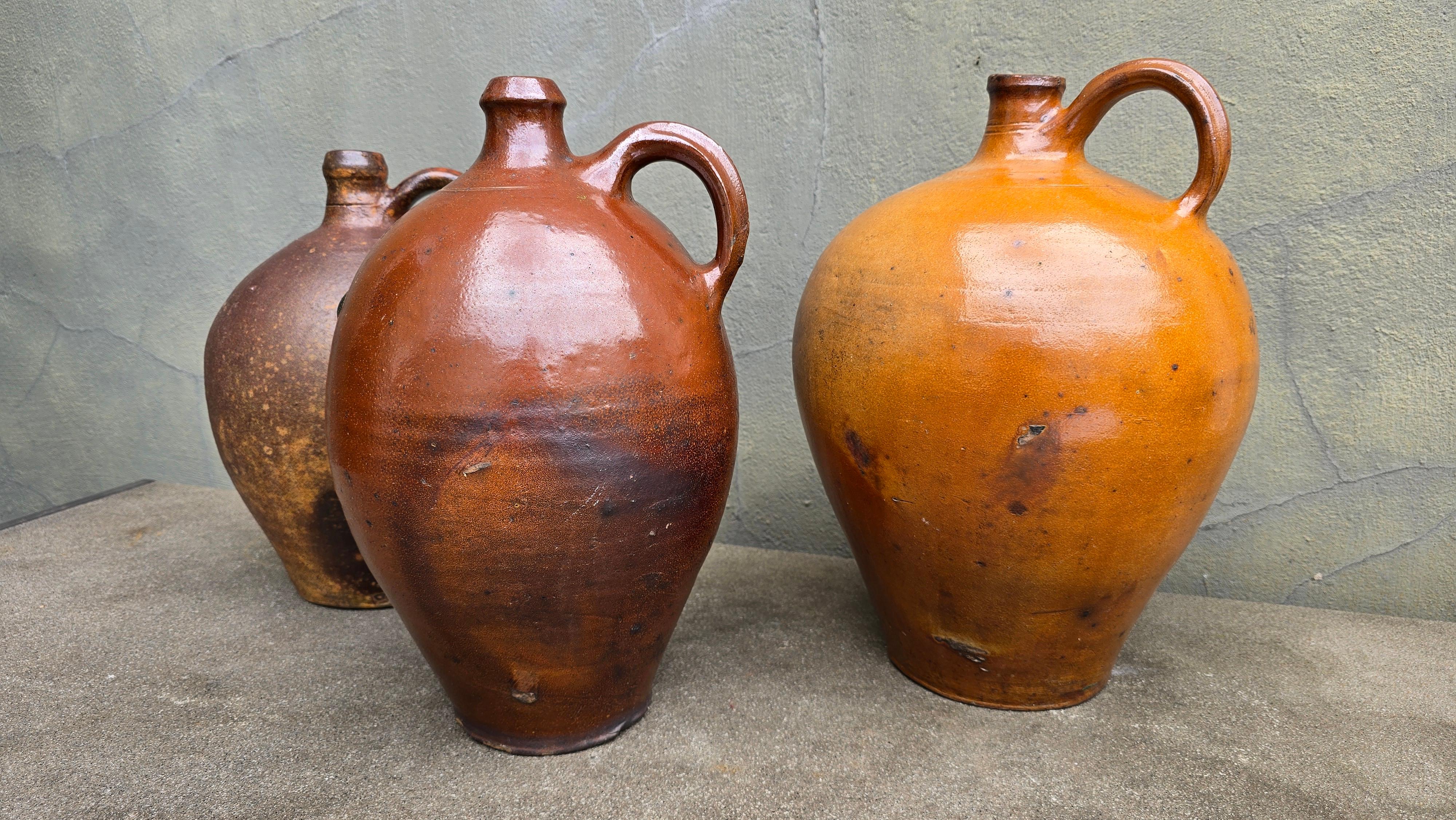 Ensemble de 3 jarres anciennes en grès d'Allemagne du Sud - 19e siècle, fabrication artisanale en vente 1