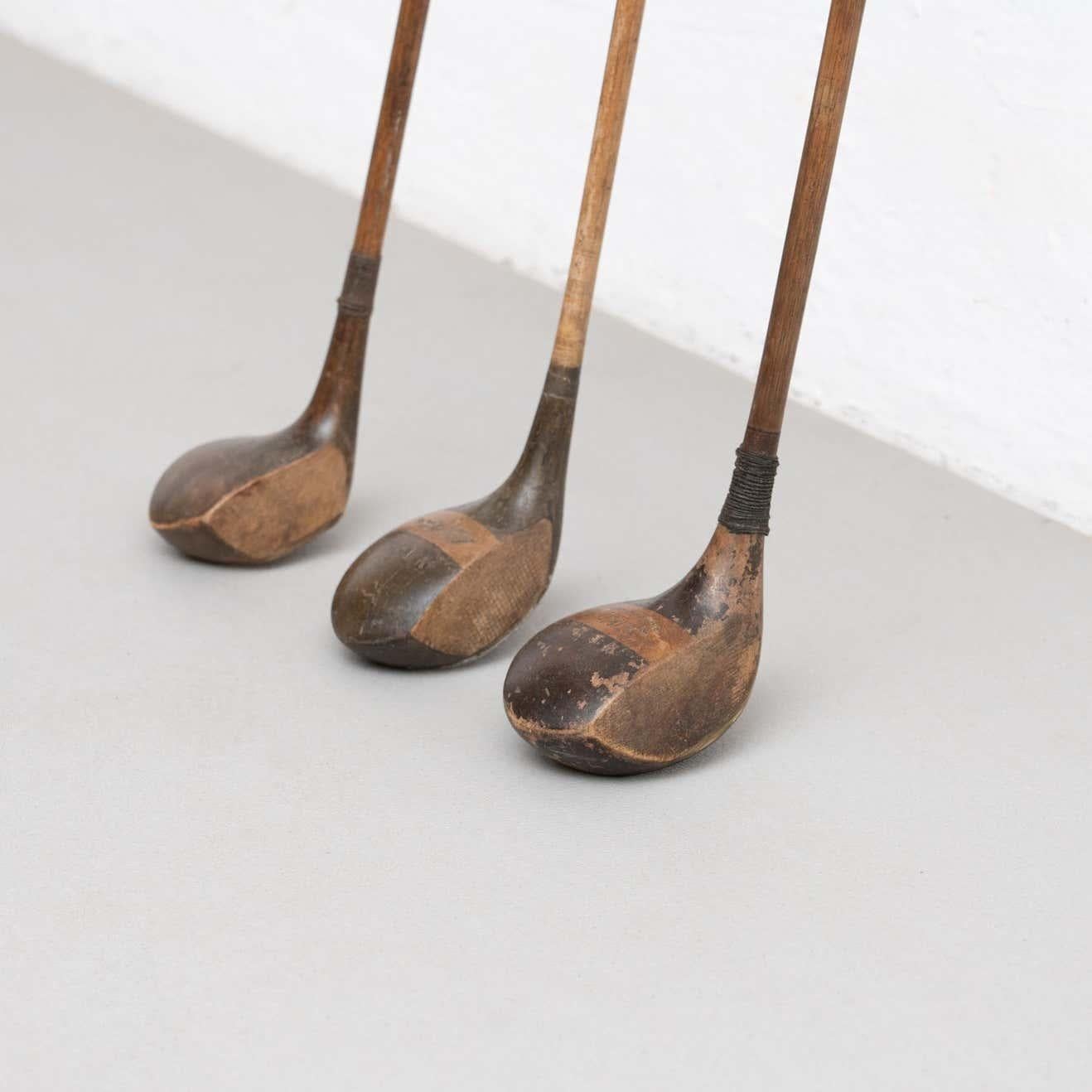 Satz von 3 antiken Wood Golfschlägern, um 1930 (Holz) im Angebot