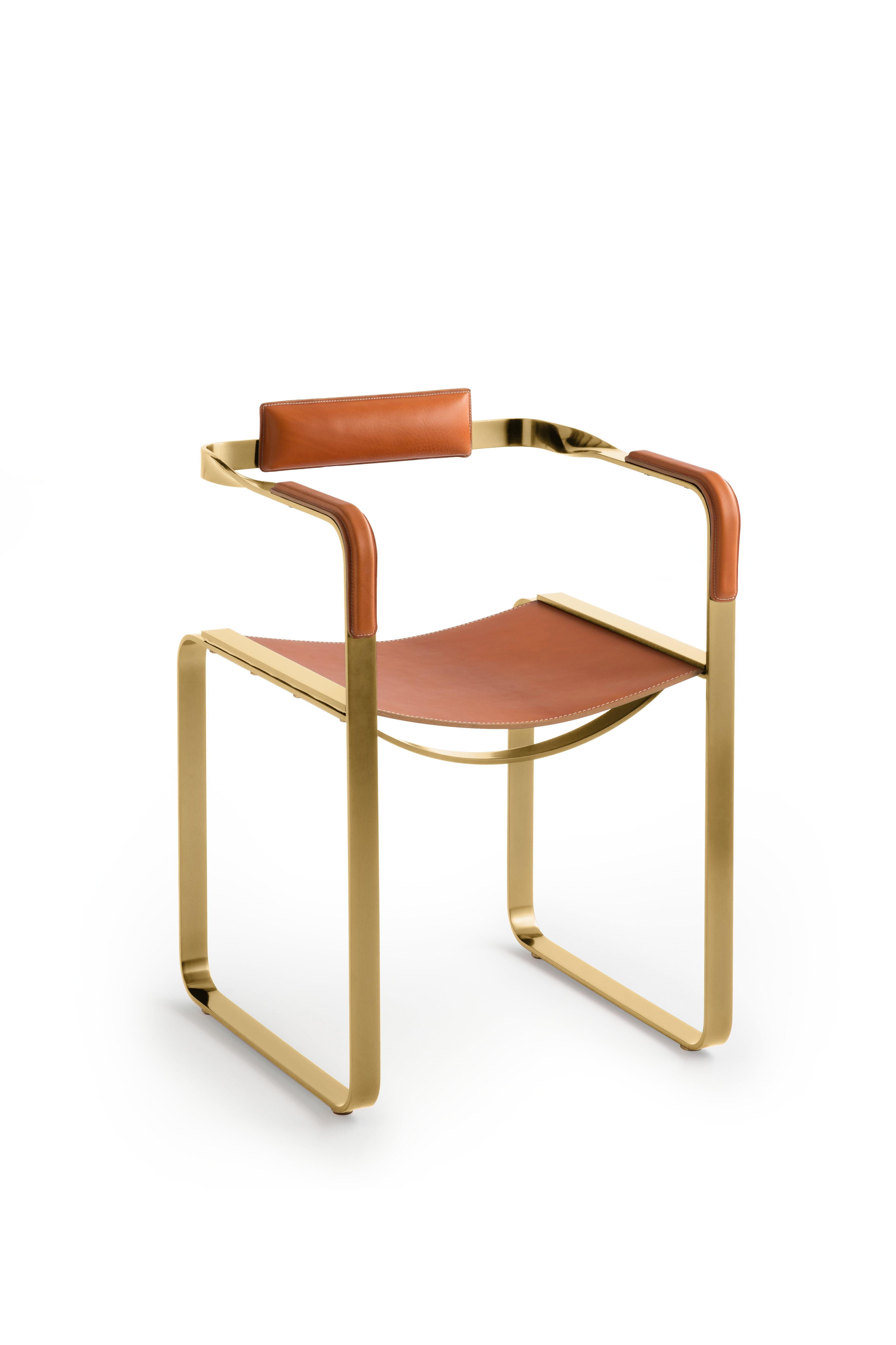 3er Set Sessel, Messing Aged Steel & Natural Tobacco Saddle, Contemporary Style (Pflanzlich gefärbt) im Angebot