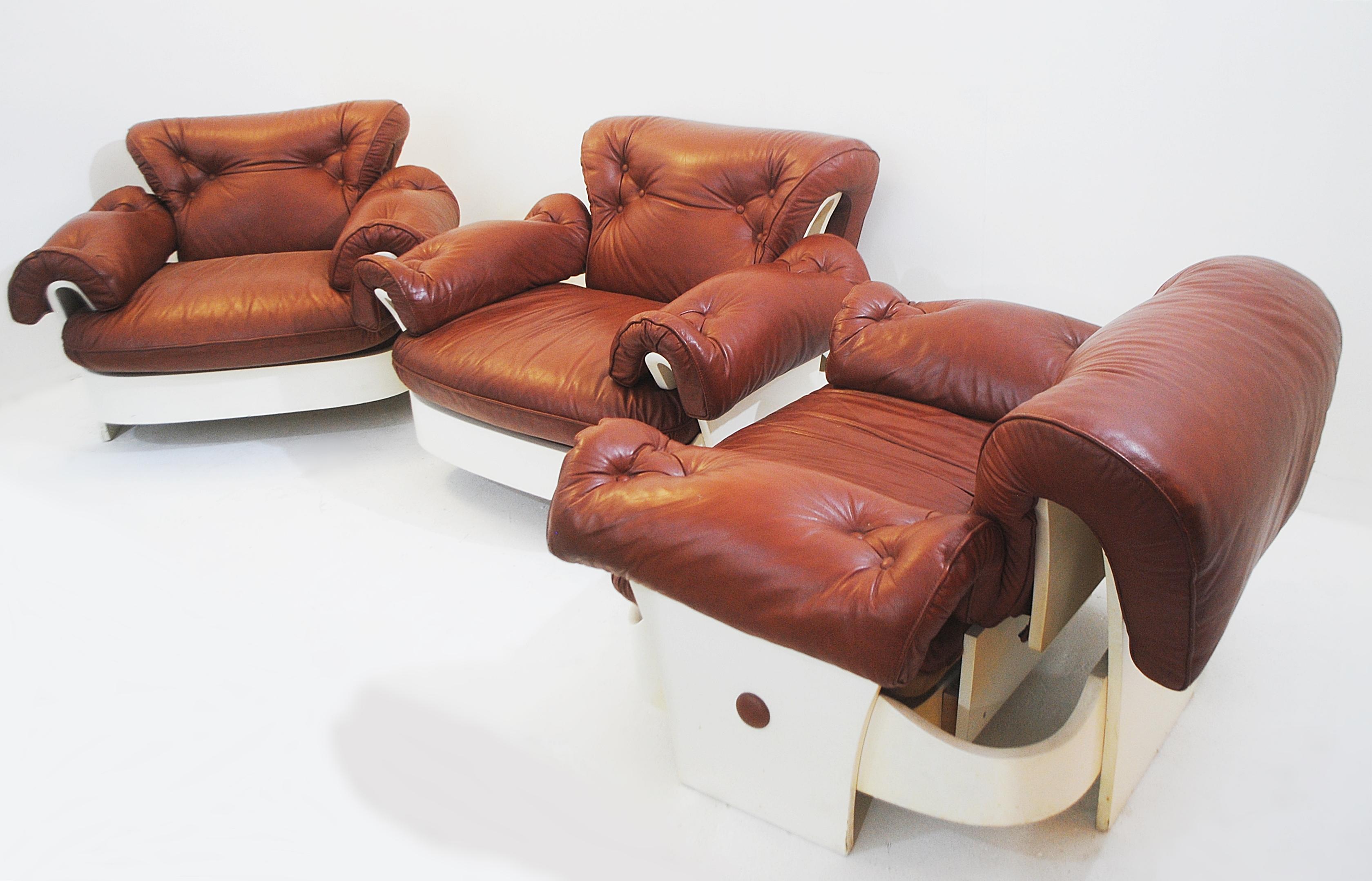 Set of 3 armchairs in leather and lacquered wood, Italy, circa 1980s.