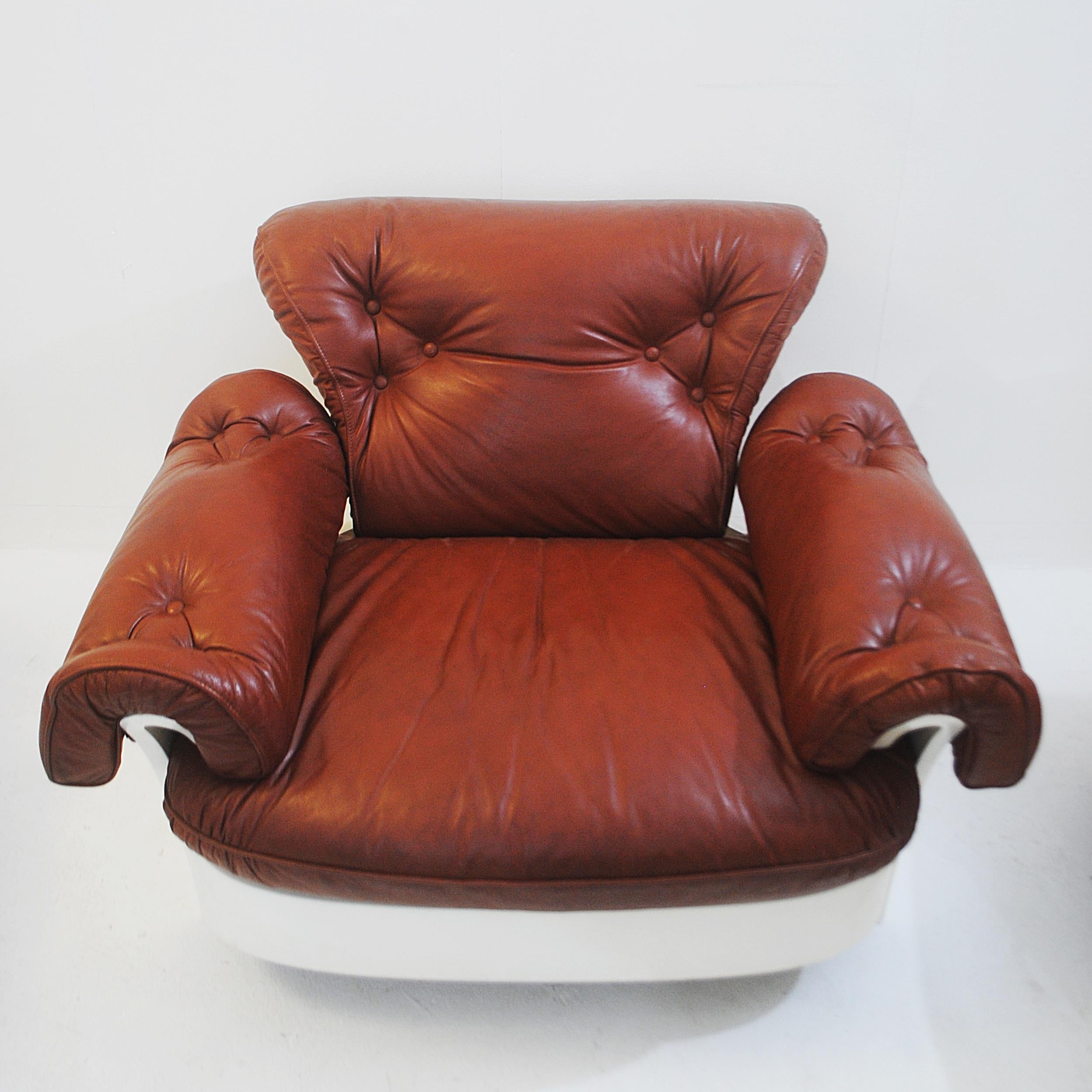 Italian Set of 3 Armchairs in Leather and Lacquered Wood, Italy, circa 1980s For Sale