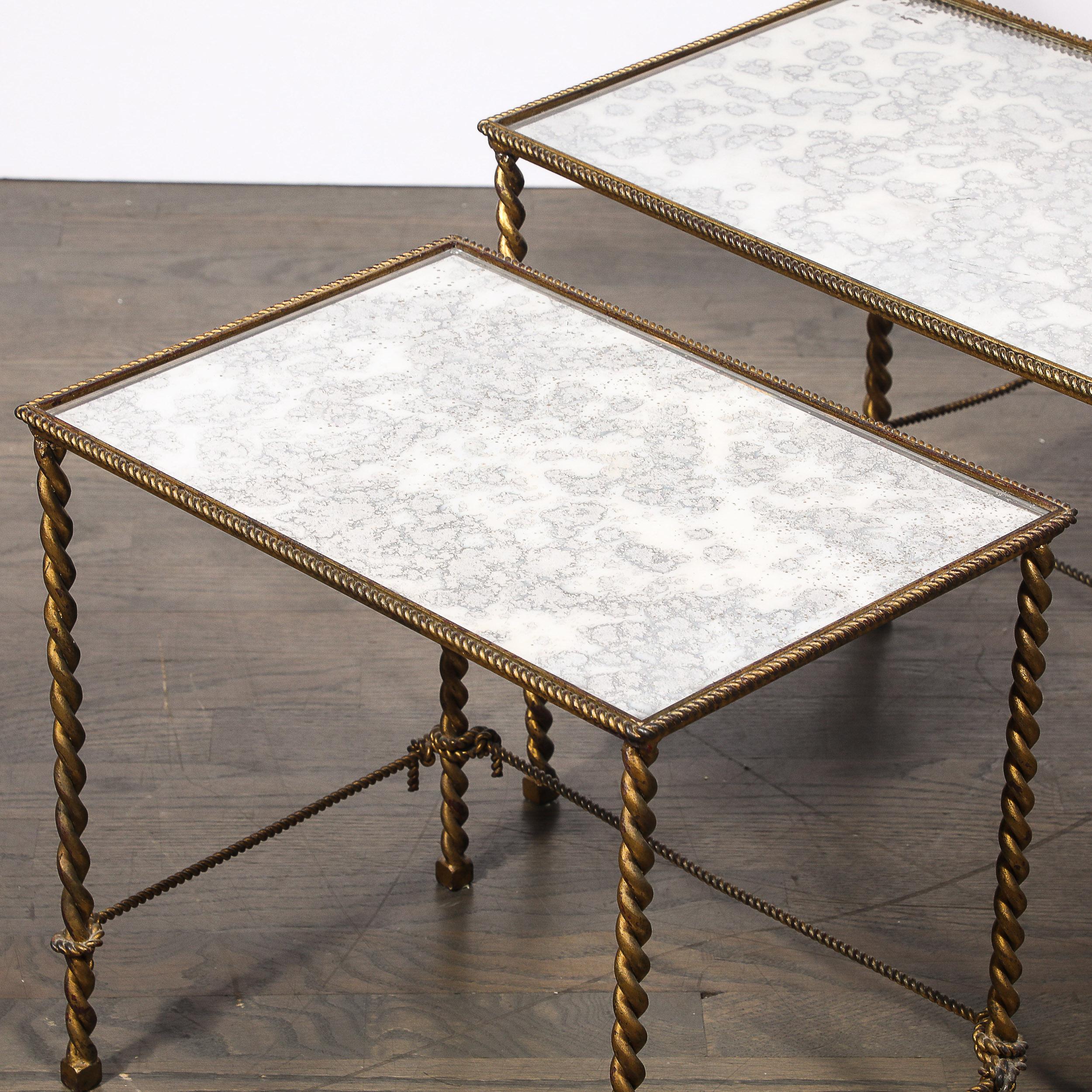 Juego de 3 Mesas Nido Art Decó de Bronce Dorado con Forma de Cuerda y Cristal de Espejo Anticuado en venta 2