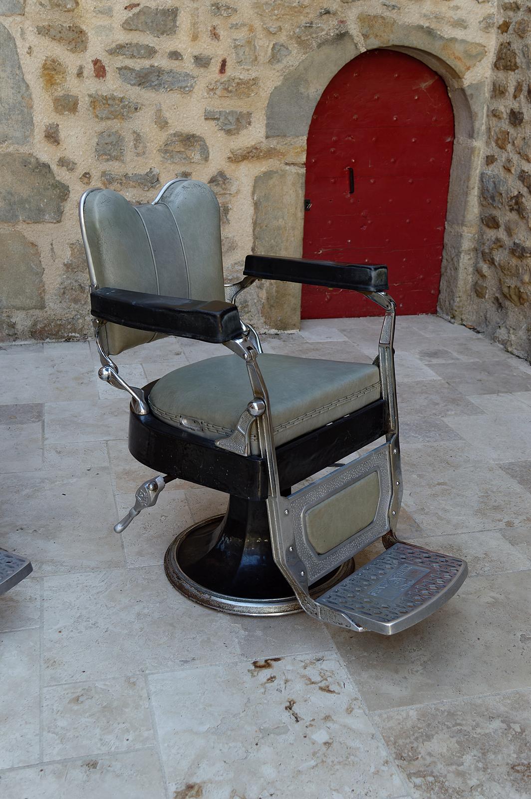Set of 3 Art Deco hairdresser / barber chairs, WITUB, France, circa 1940 For Sale 6