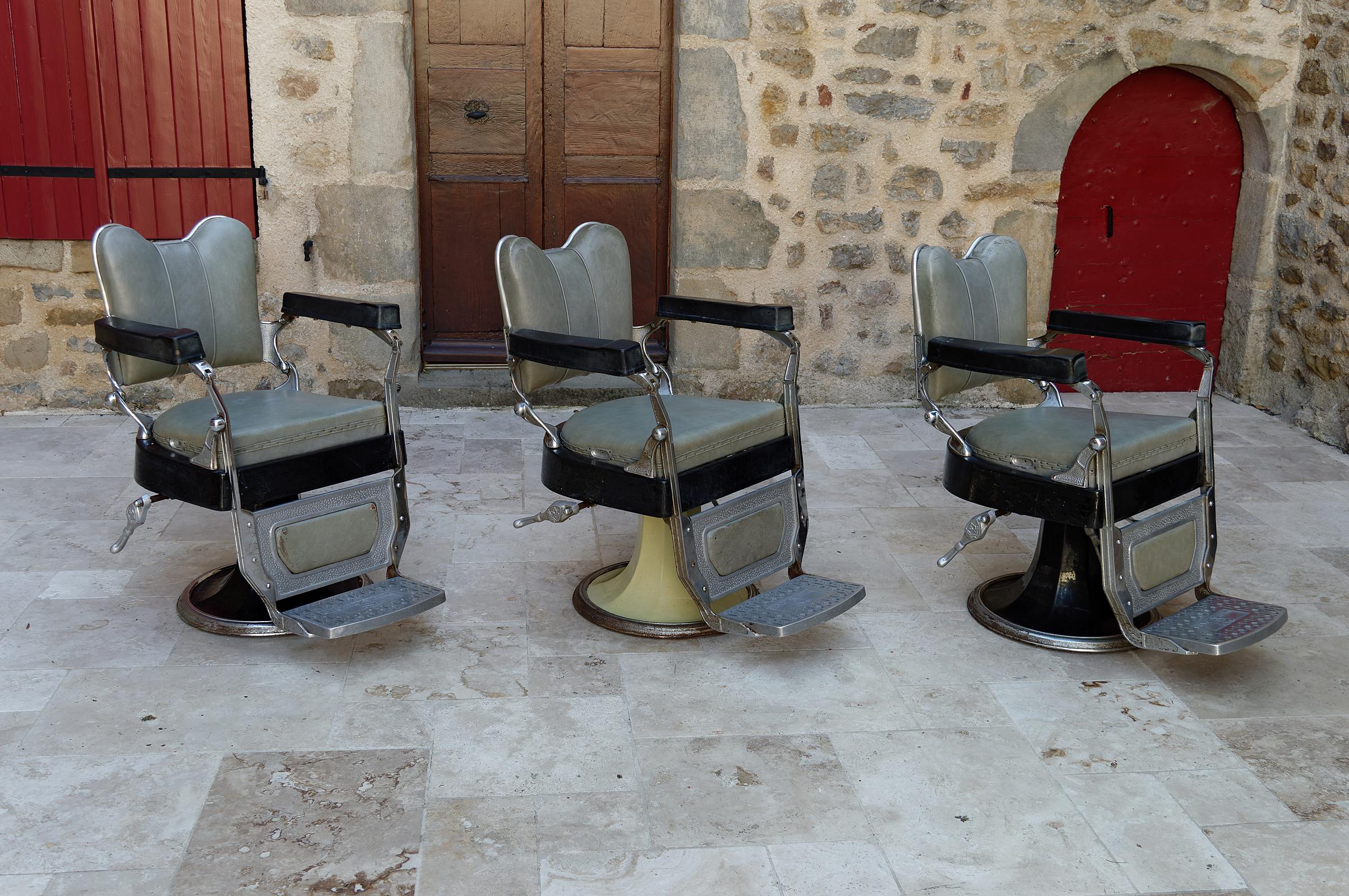 Set of 3 Art Deco hairdresser / barber chairs, WITUB, France, circa 1940 In Fair Condition For Sale In VÉZELAY, FR