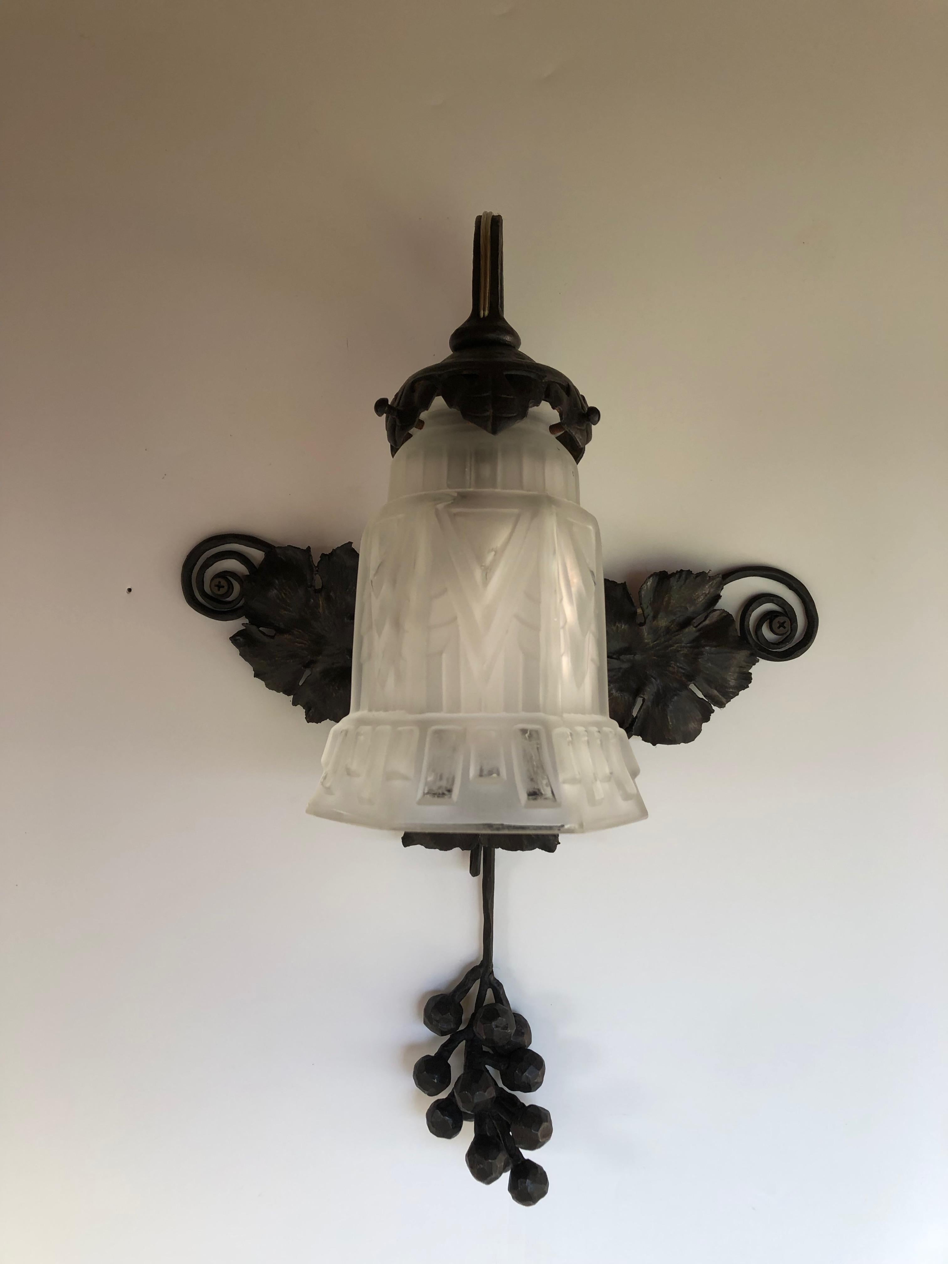 Set of 3 Art Deco Wall Lights Attributed to Hettier & Vincent In Excellent Condition For Sale In NANTES, FR