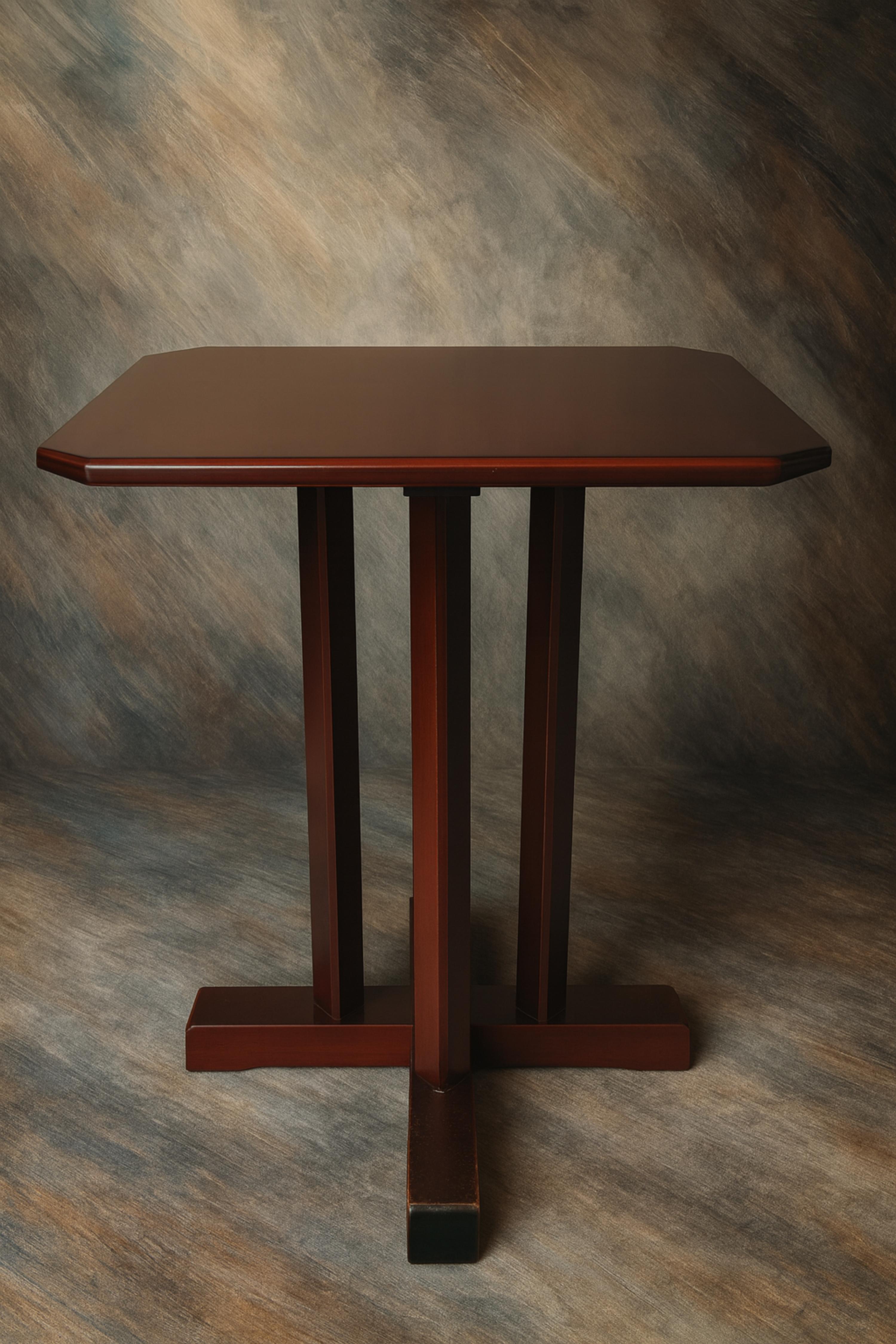 Juego de tres mesas de centro y cóctel Art Decó de nogal, fabricadas en madera de nogal del siglo XX e inspiradas en el estilo Art Decó. Perfecta para un café, un té o un bistró. Un diseño europeo atemporal.