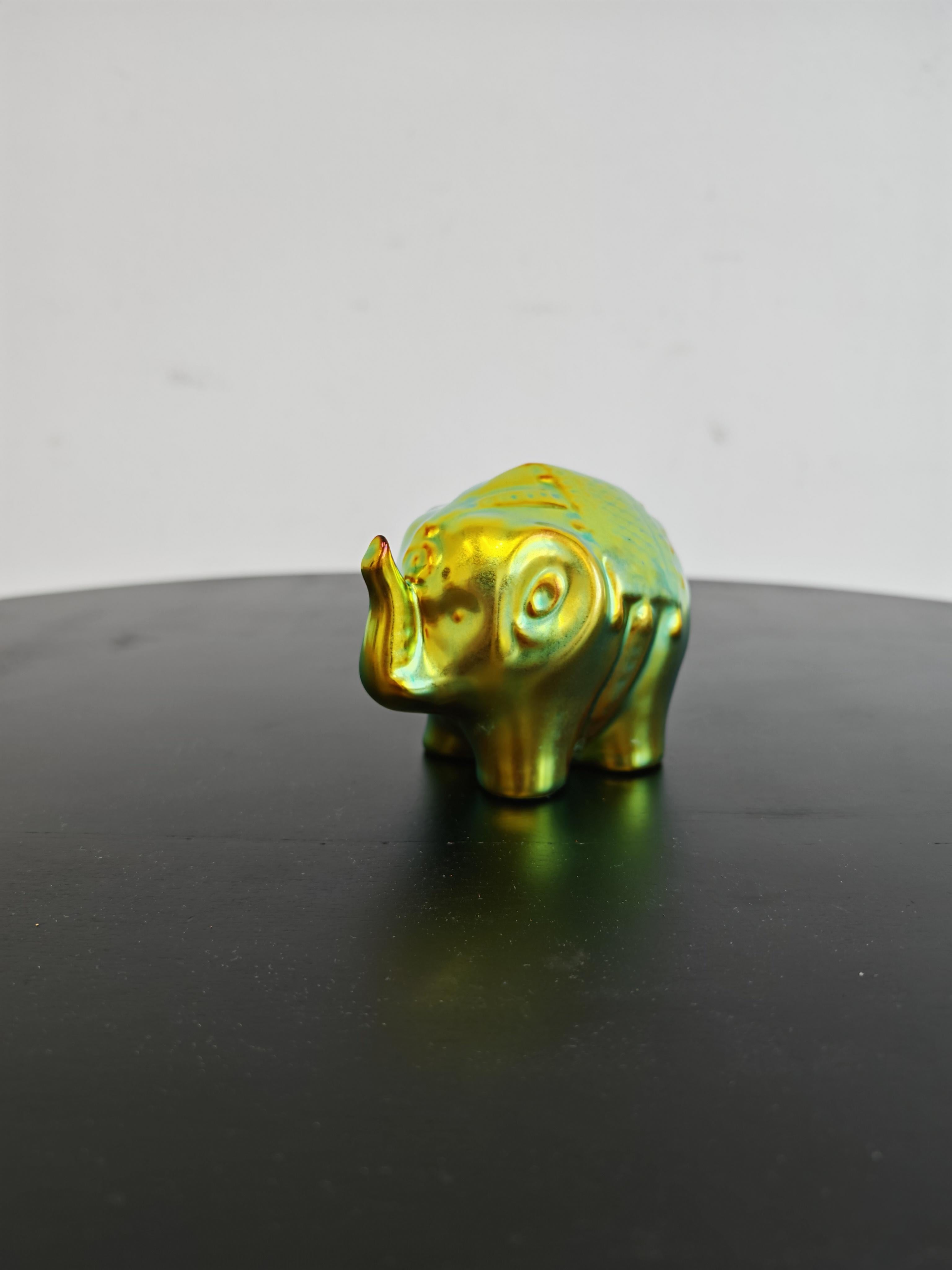 Metà XX secolo Set di 3 statuette in porcellana verde Art Nouveau di Zsolnay, Ungheria anni '30 in vendita