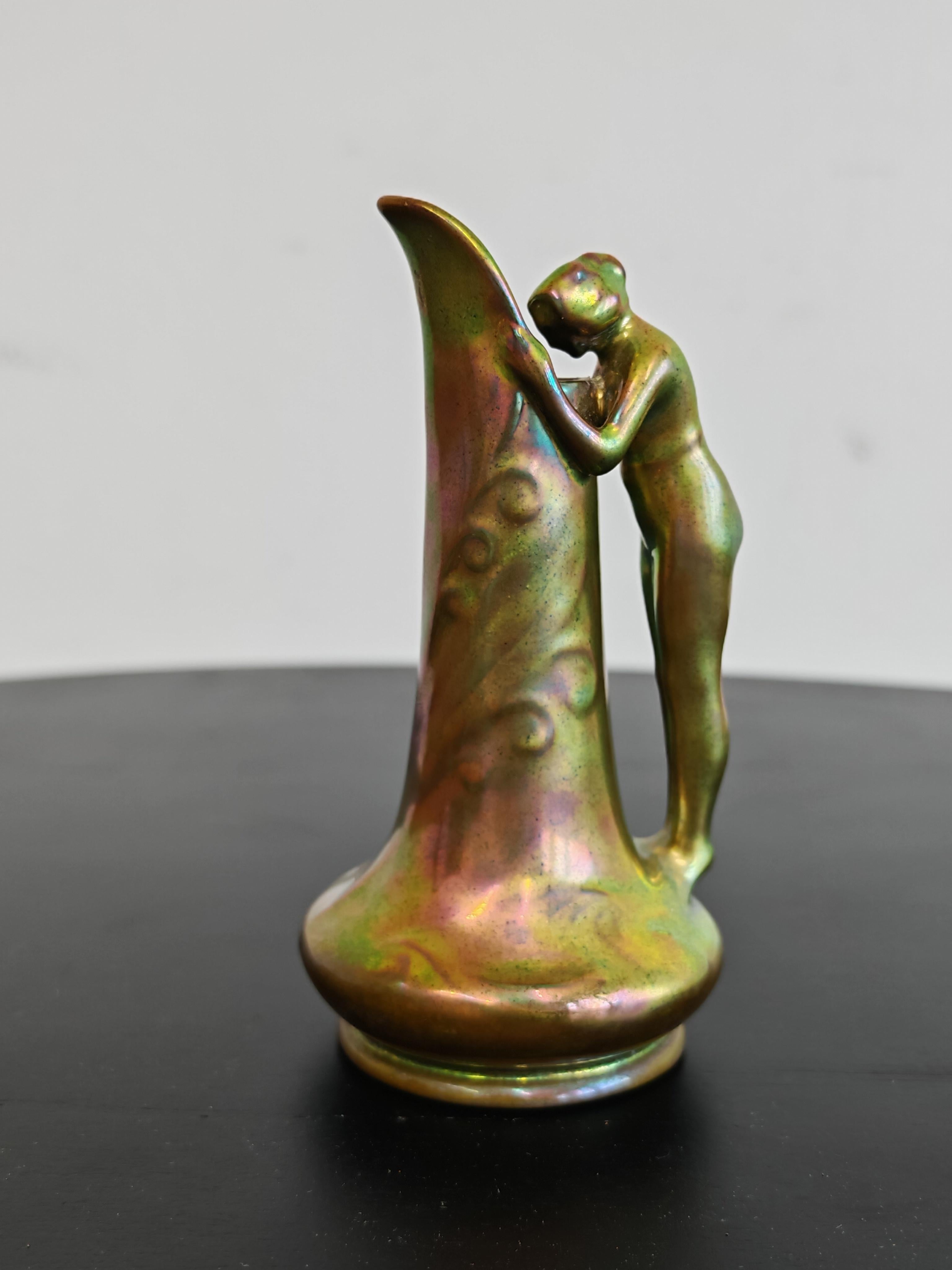 Set di 3 statuette in porcellana verde Art Nouveau di Zsolnay, Ungheria anni '30 in vendita 1