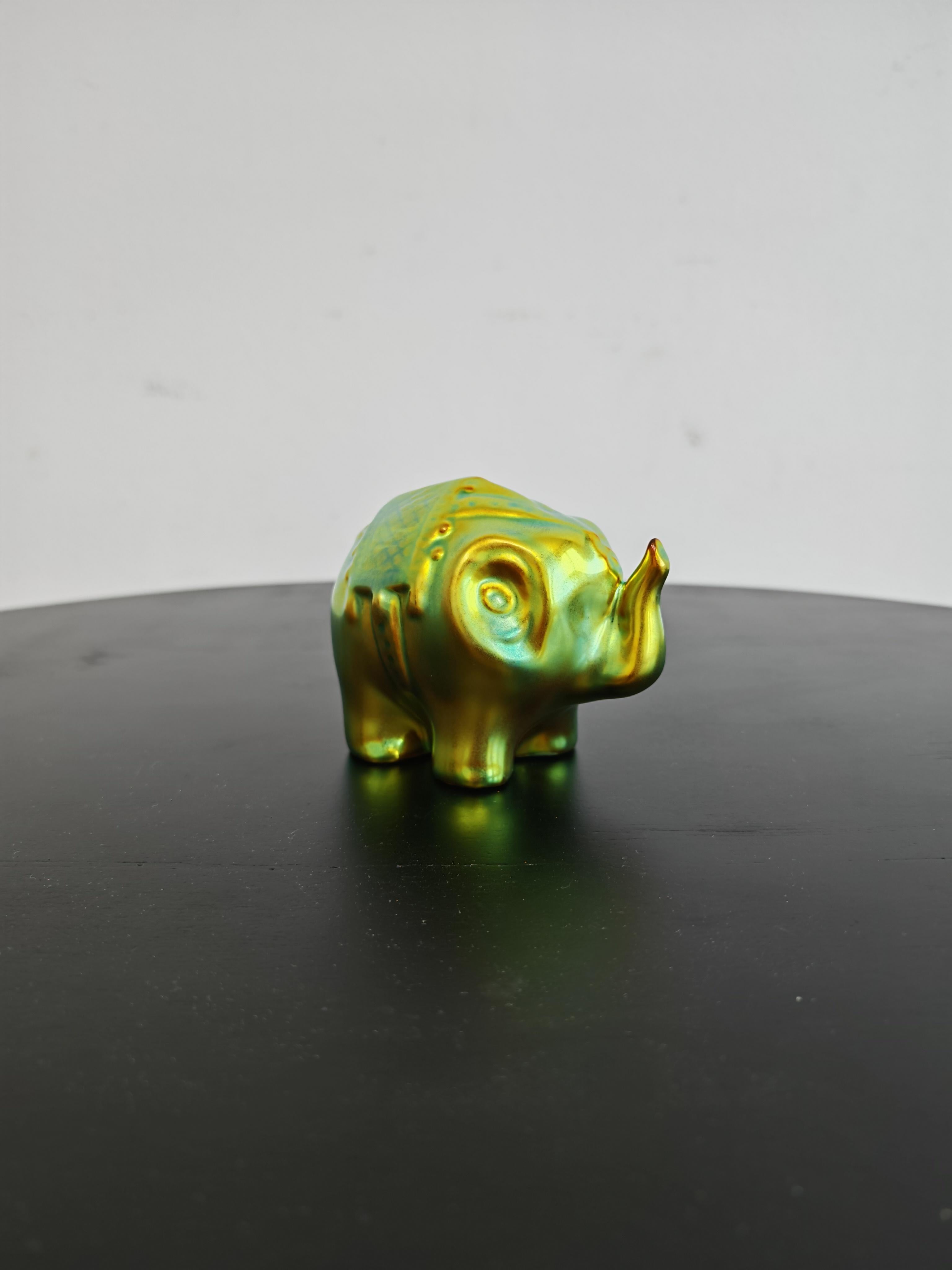 Set di 3 statuette in porcellana verde Art Nouveau di Zsolnay, Ungheria anni '30 in vendita 3