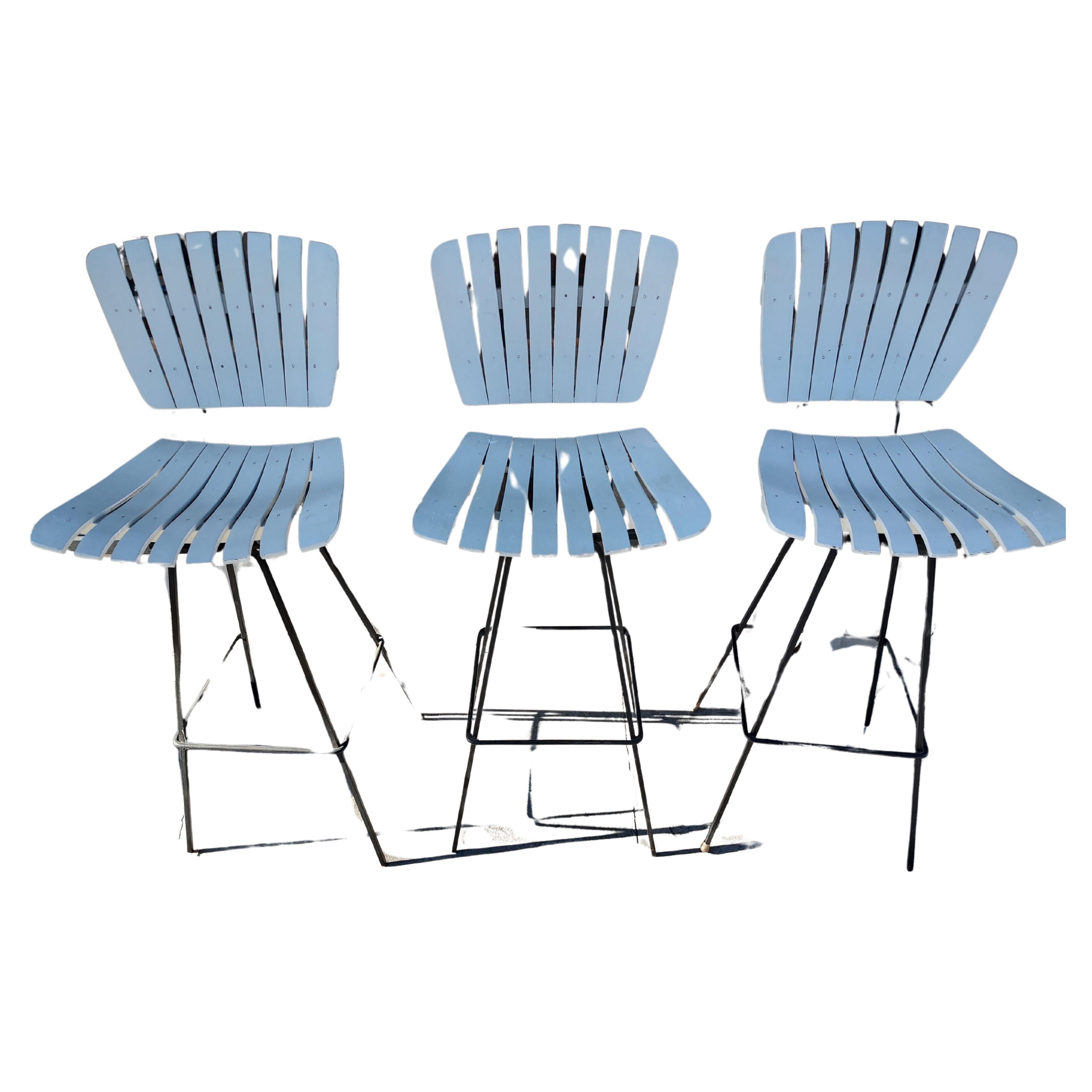 Set di 3 sgabelli da bar girevoli a doghe in stile Arthur Umanoff con base in ferro massiccio