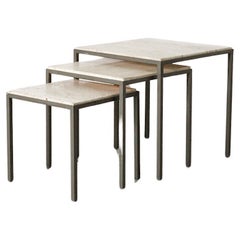 Ensemble de 3 tables gigognes Artimeta (attr) en travertin et métal