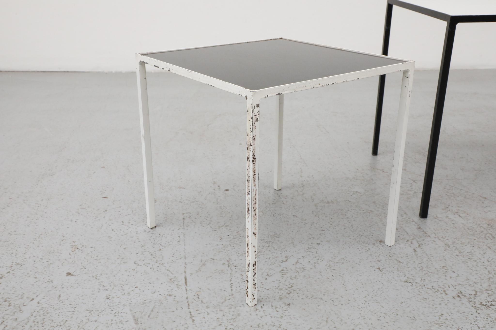 Ensemble de 3 tables gigognes Artimeta noires et blanches avec verre inséré en vente 4