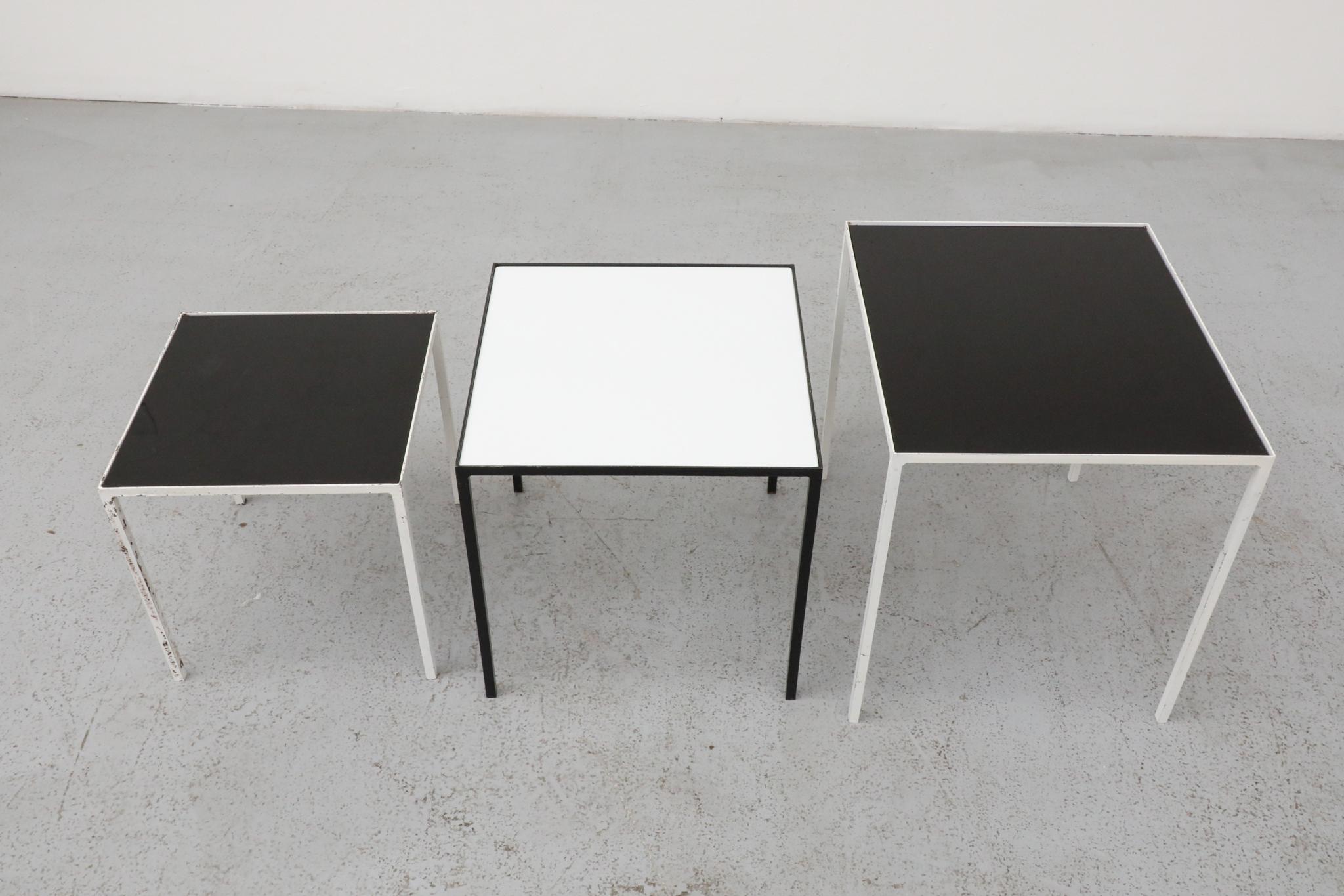 Ensemble de 3 tables gigognes Artimeta noires et blanches avec verre inséré en vente 5