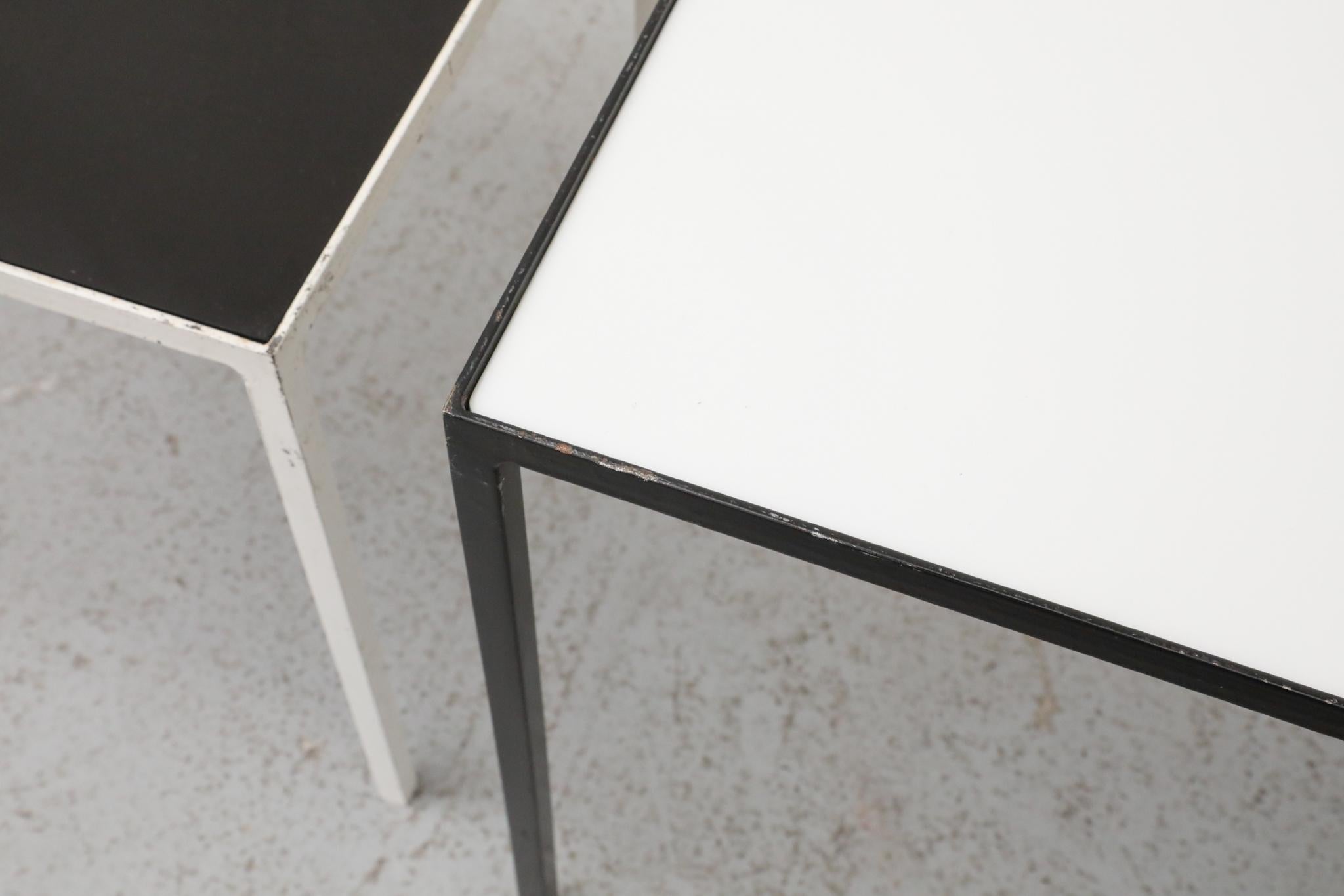 Ensemble de 3 tables gigognes Artimeta noires et blanches avec verre inséré en vente 7