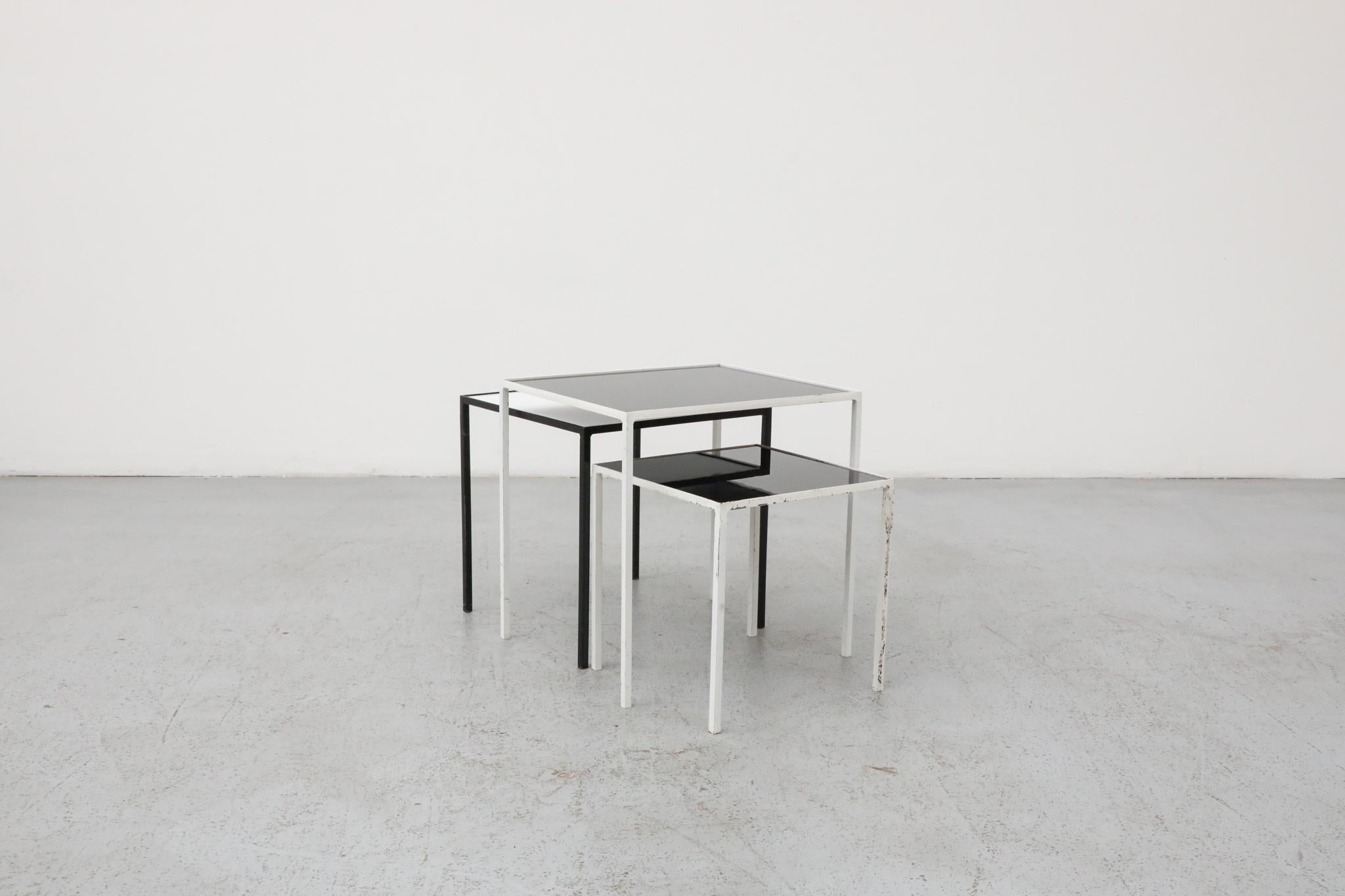 Fin du 20e siècle Ensemble de 3 tables gigognes Artimeta noires et blanches avec verre inséré en vente