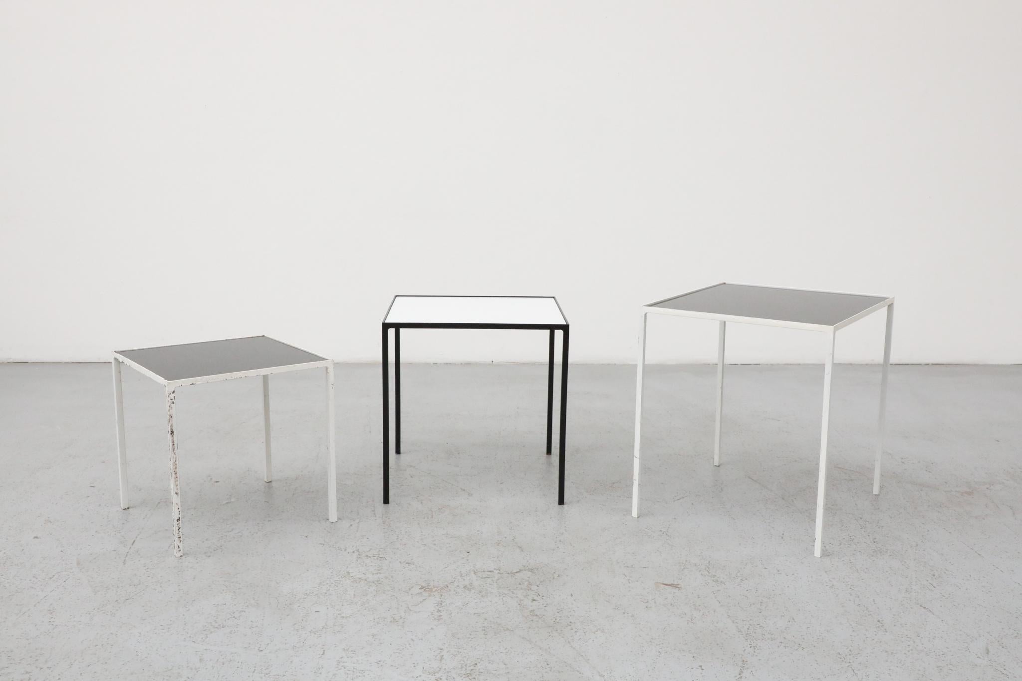 Métal Ensemble de 3 tables gigognes Artimeta noires et blanches avec verre inséré en vente