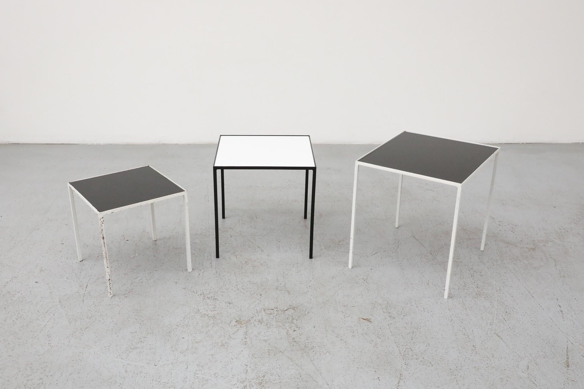 Ensemble de 3 tables gigognes Artimeta noires et blanches avec verre inséré en vente 1