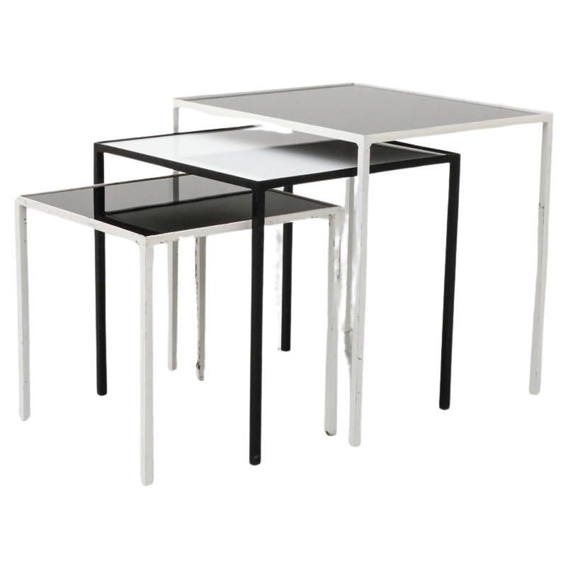 Ensemble de 3 tables gigognes Artimeta noires et blanches avec verre inséré en vente
