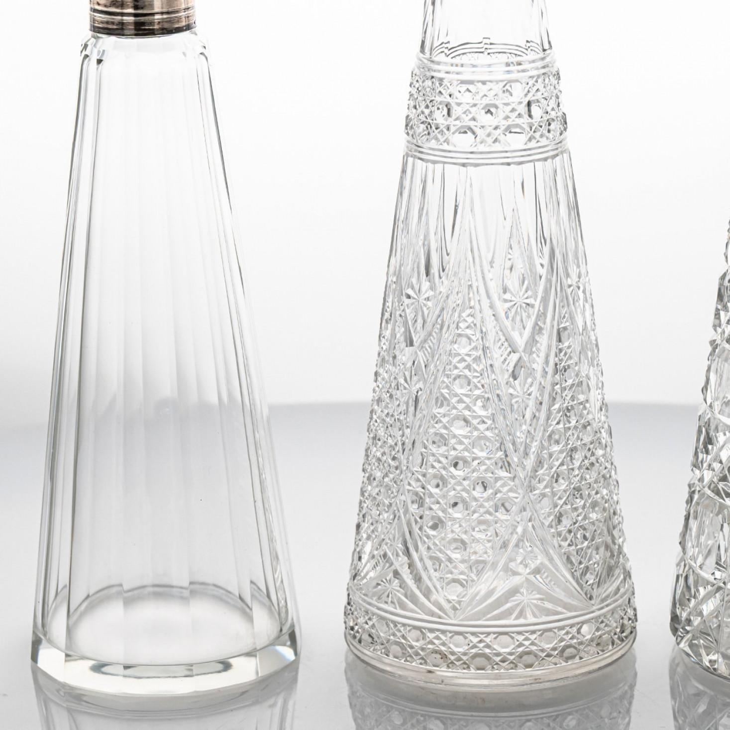 Set of 3 Baccarat Structured Clear Crystal Glass Carafes, France im Zustand „Gut“ im Angebot in Rijssen, NL