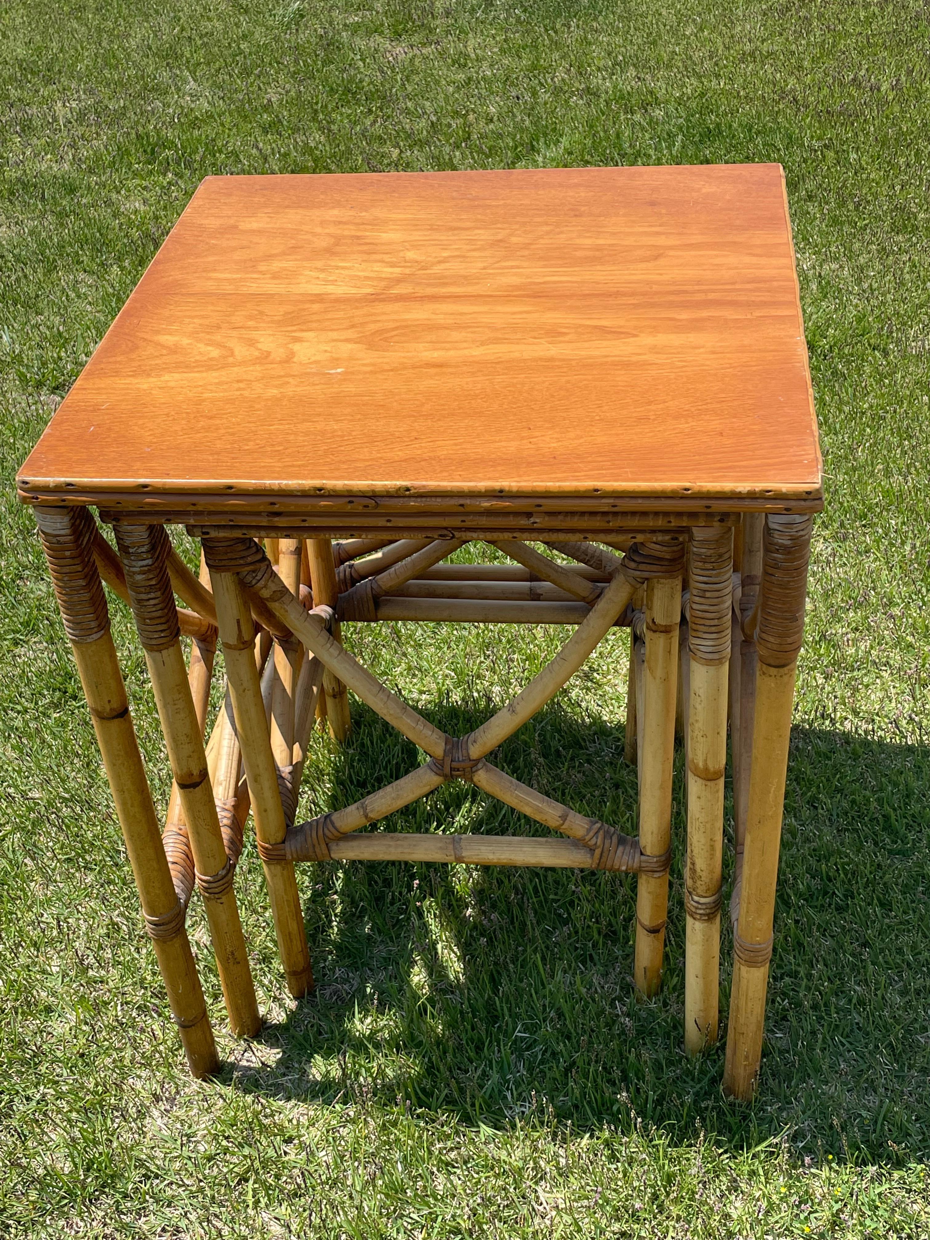 Ensemble de 3 tables gigognes ou empilables en bambou et rotin en vente 3