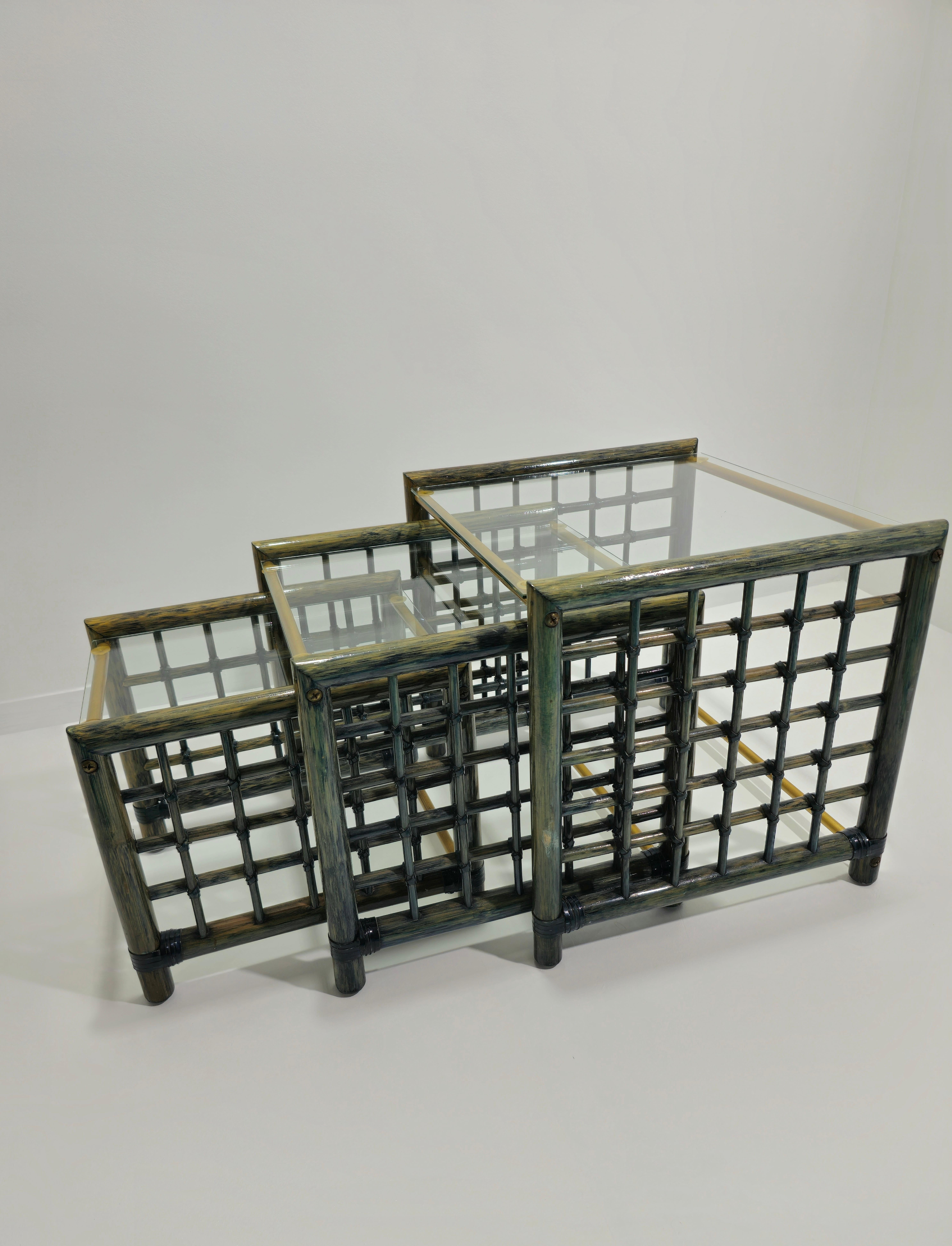 Ensemble de 3 tables gigognes en bambou avec plateau en verre Italie mi-siècle moderne 1970 en vente 5