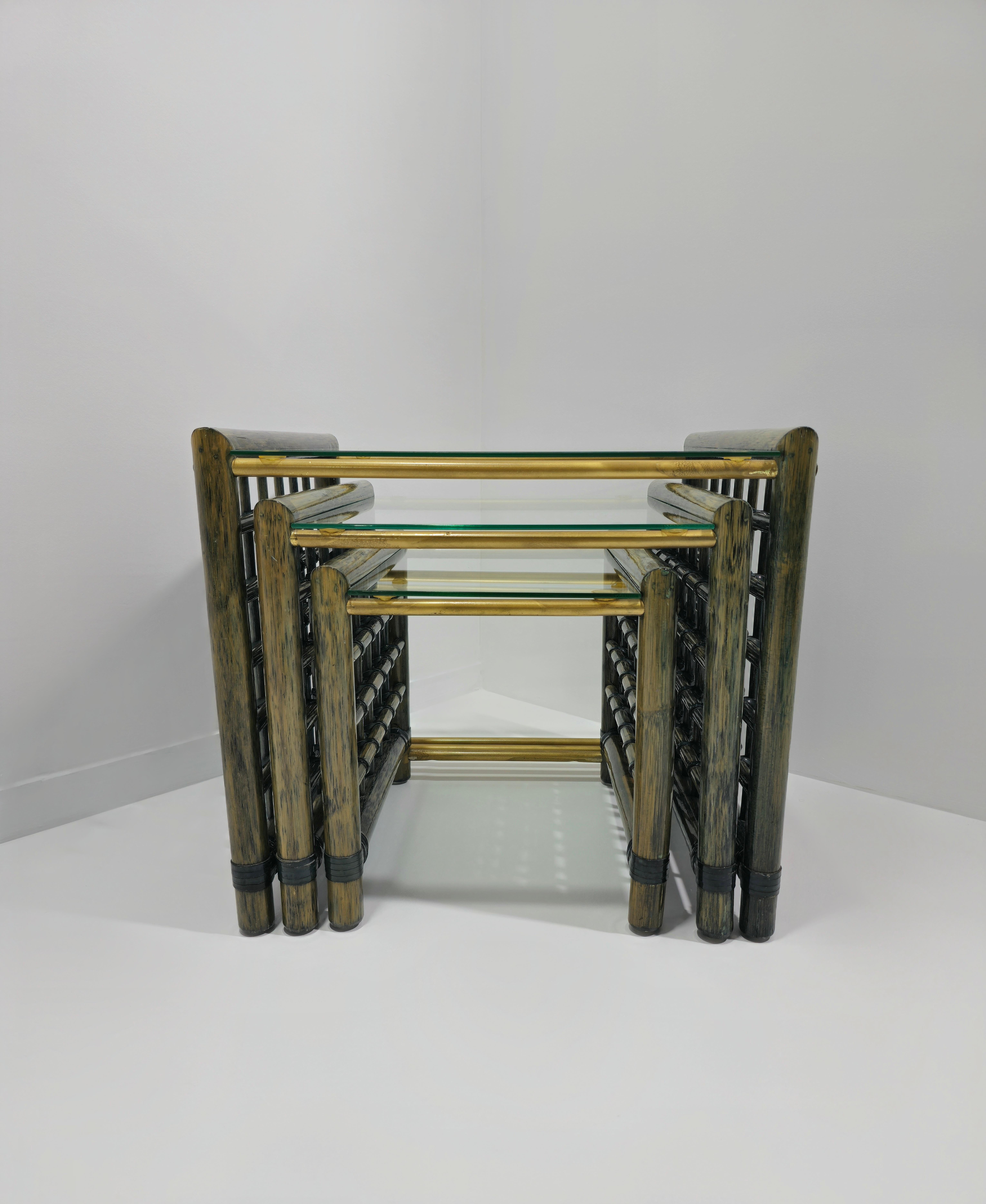 Ensemble de 3 tables gigognes en bambou avec plateau en verre Italie mi-siècle moderne 1970 en vente 7