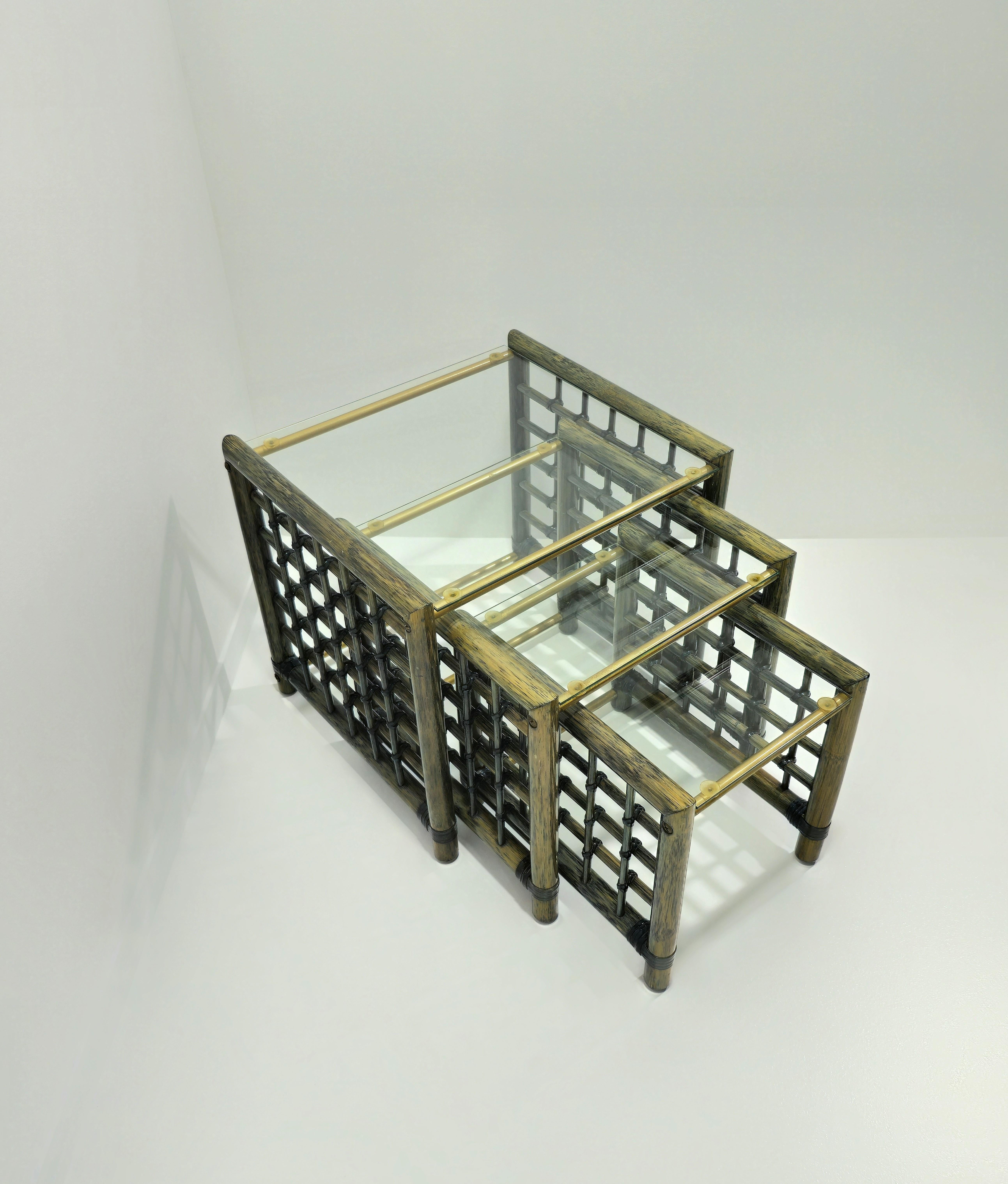Ensemble de 3 tables gigognes en bambou avec plateau en verre Italie mi-siècle moderne 1970 en vente 8