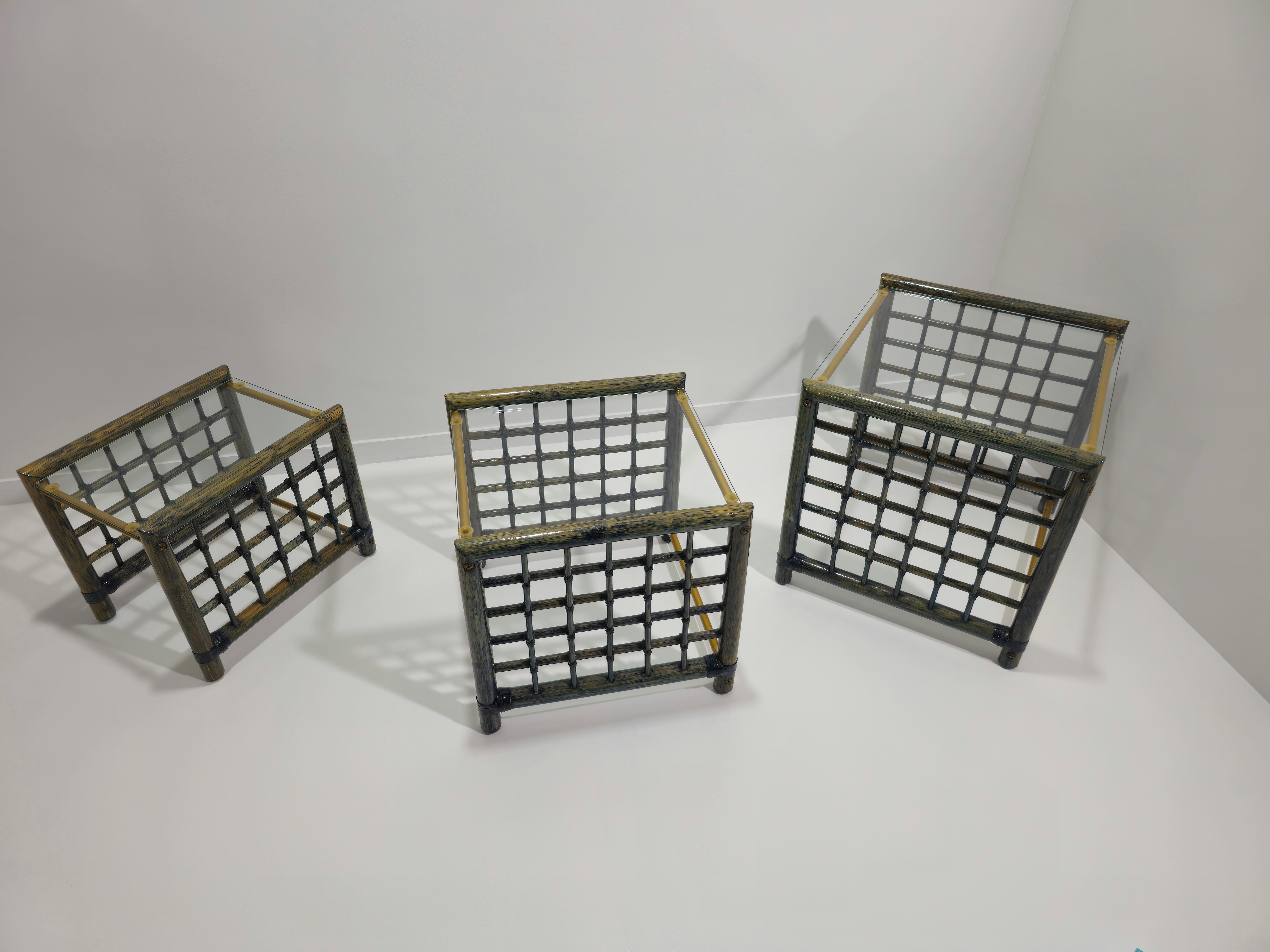 Ensemble de 3 tables gigognes en bambou avec plateau en verre Italie mi-siècle moderne 1970 en vente 1