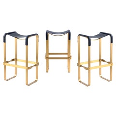 Set di 3 sgabelli da bar in metallo ottone invecchiato e pelle blu navy in stile contemporaneo