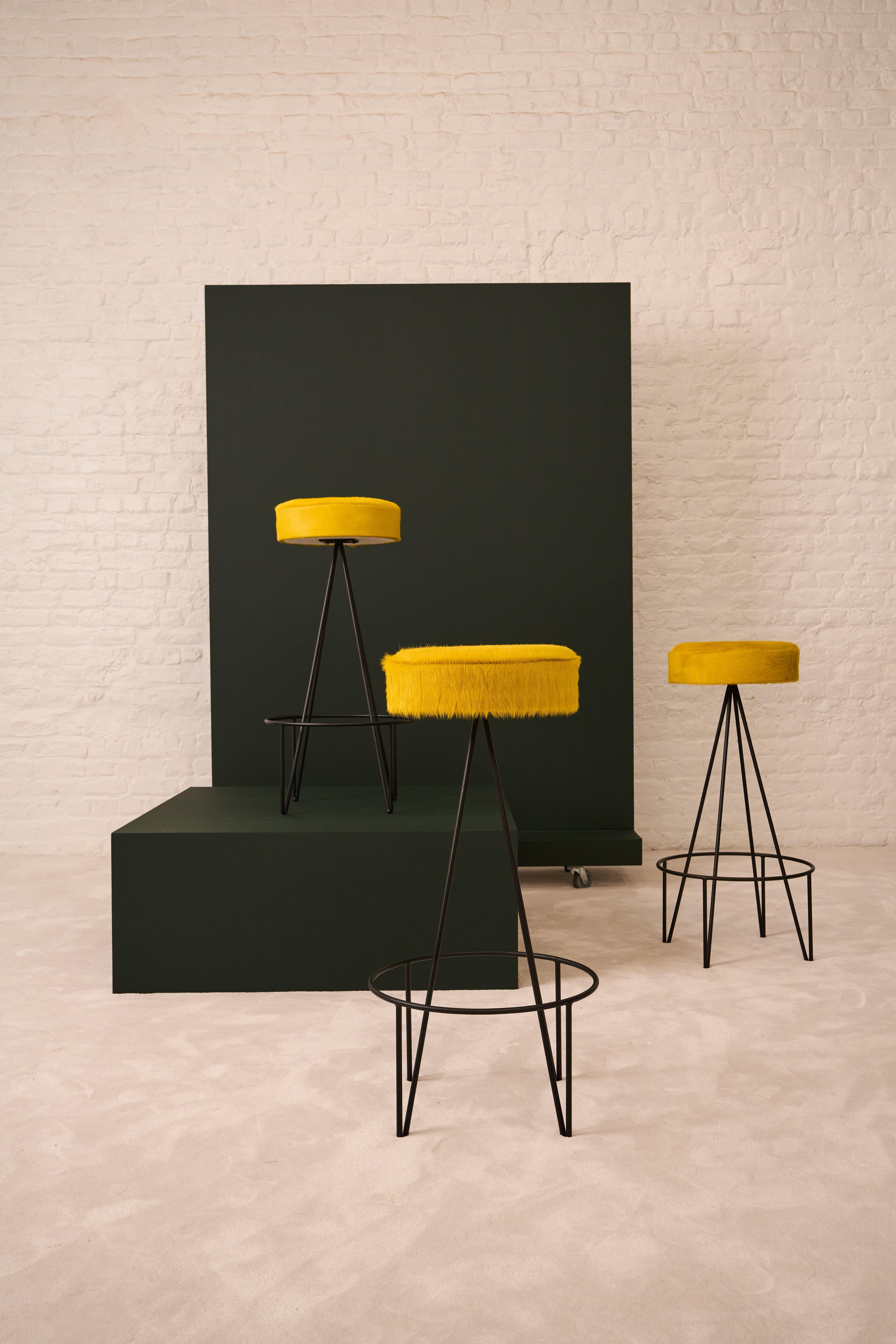 Philadelphia-based artist and industrial designer Frederic Weinberg created this classic mid-century
modern bar stool. An iron frame with comfortable round seat.