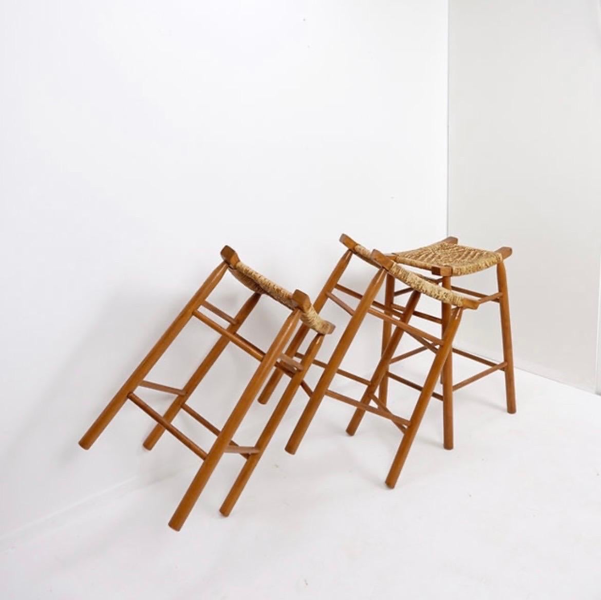 Juego de 3 taburetes de bar en Roble y asiento tejido Rush

Desgaste propio de la edad y el uso.
 

Materiales naturales - Espíritu Wabi Sabi - Decoración
