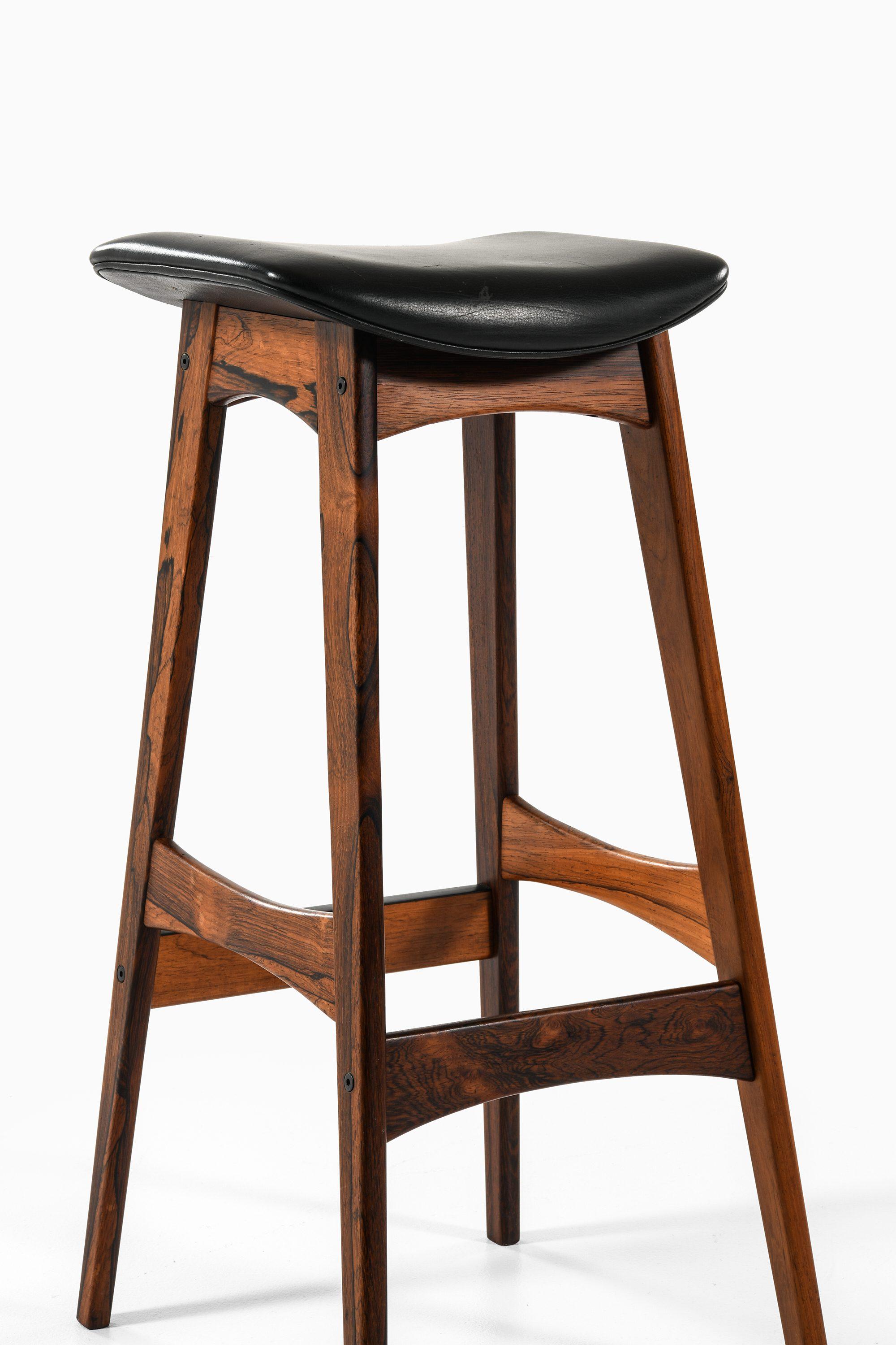 Set of 3 Bar Stools in Rosewood and Black Leather by Johannes Andersen, 1961 In Good Condition For Sale In Limhamn, Skåne län