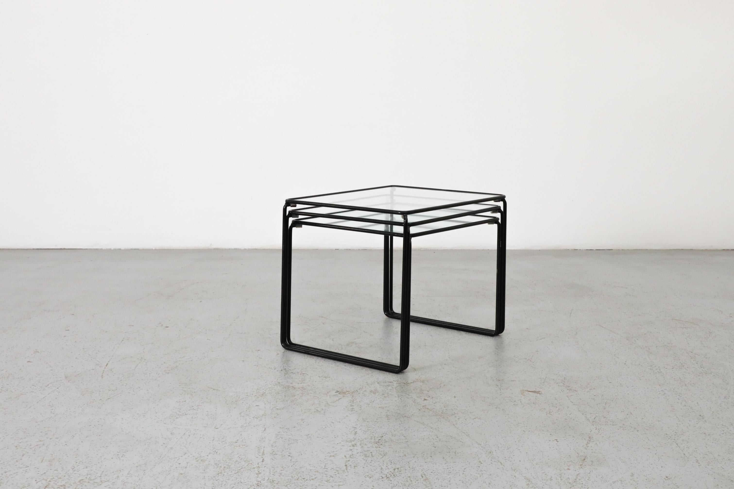 Juego de 3 Mesas Nido Minimalistas Estilo Bauhaus/Breuer con Alambre y Cristal Negros Esmaltado en venta