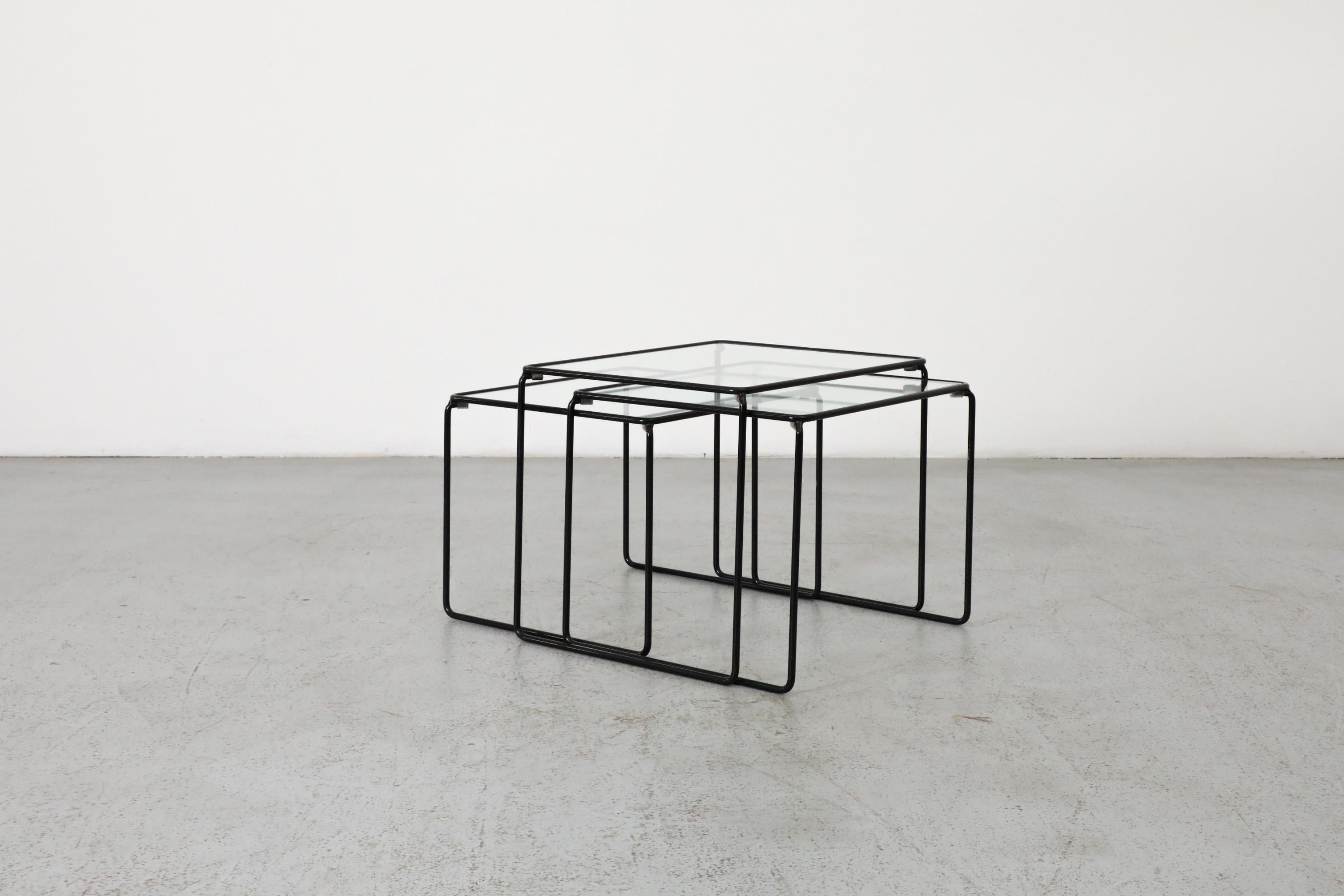 Juego de 3 Mesas Nido Minimalistas Estilo Bauhaus/Breuer con Alambre y Cristal Negros en Bueno estado para la venta en Los Angeles, CA